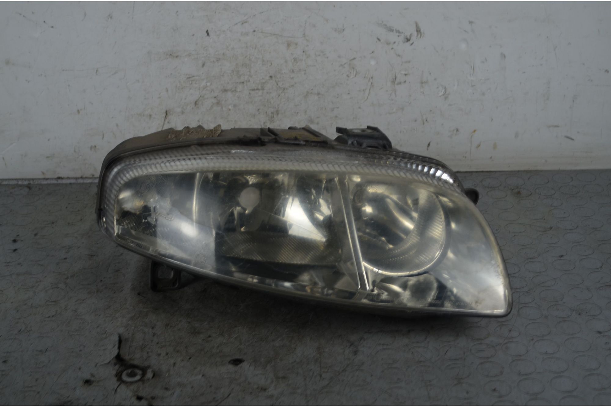 Faro fanale anteriore DX Alfa Romeo GT Dal 2003 al 2010 Cod 60681583  1736951674609