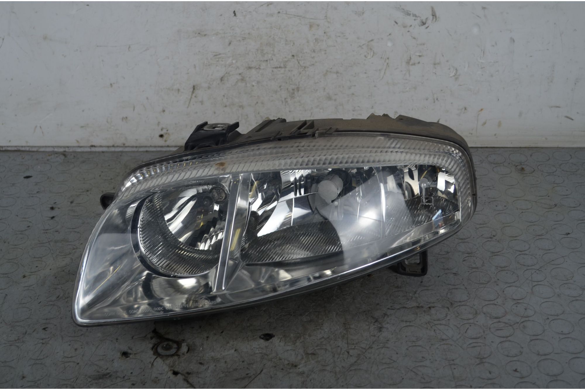 Faro fanale anteriore SX Alfa Romeo GT Dal 2003 al 2010 Cod OE 60681584  1736953183277