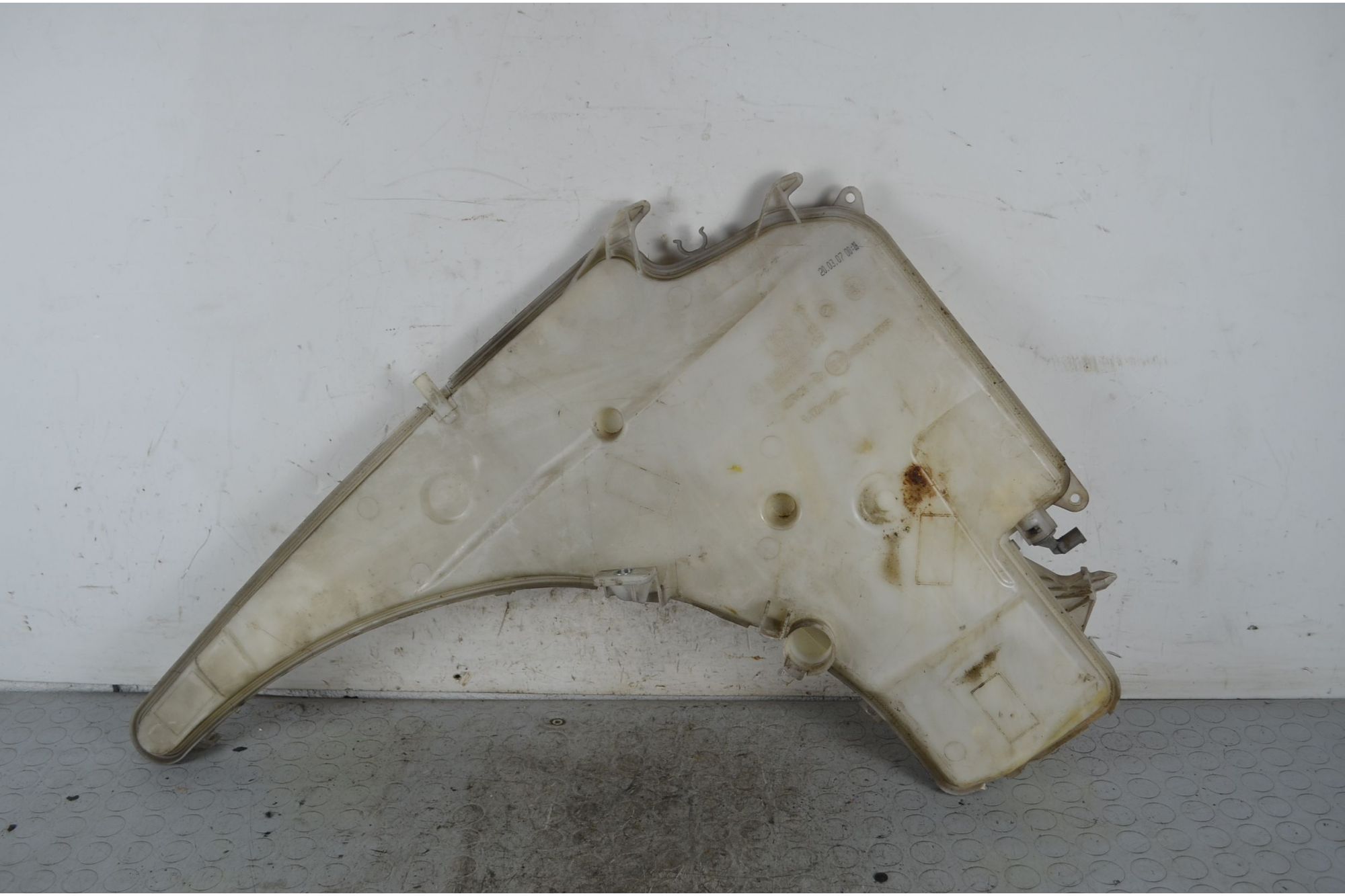 Vaschetta acqua tergicristalli Bmw Serie 1 E87 Dal 2004 al 2007 Cod 7124231-16  1737014224861