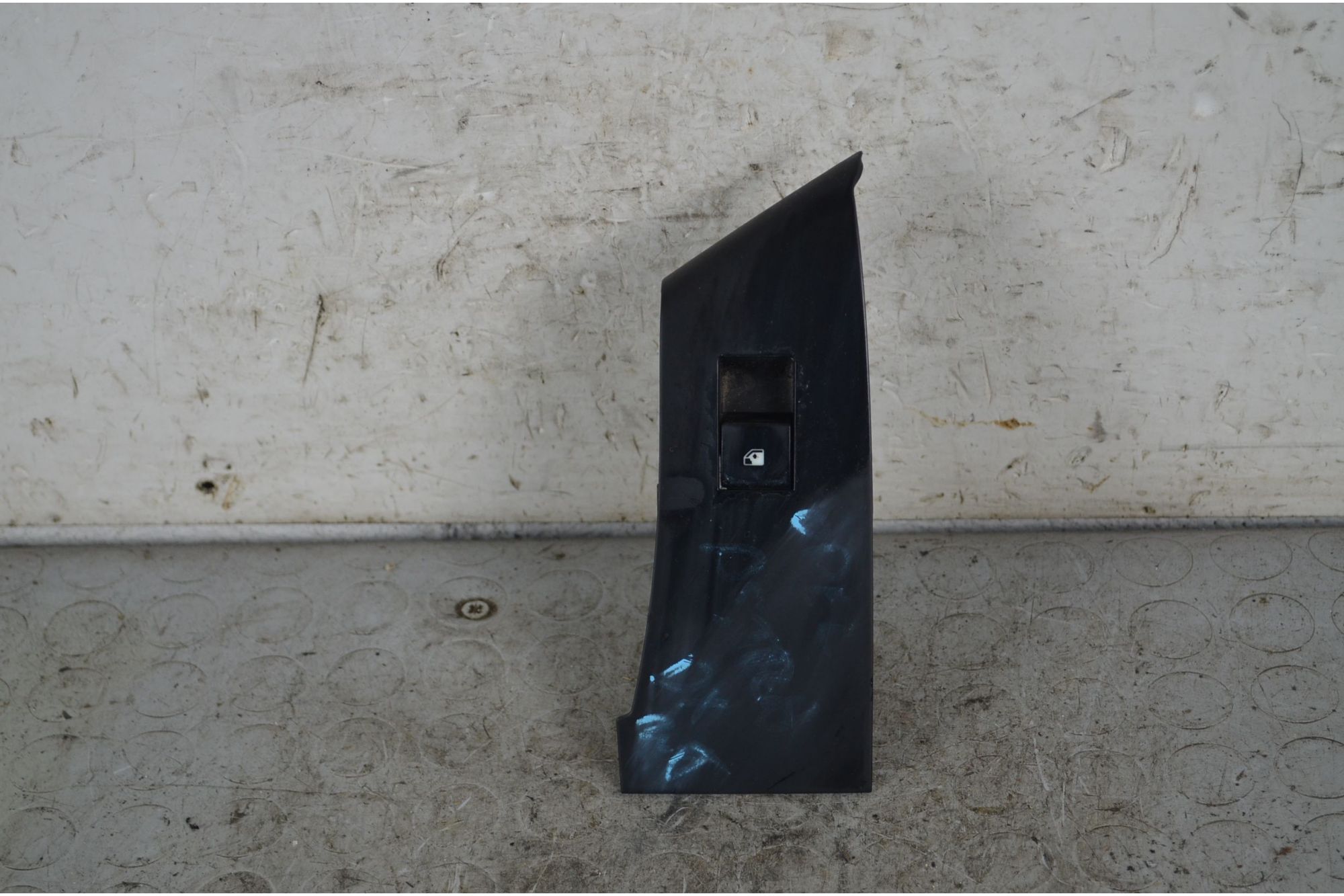 Pulsantiera alzavetro anteriore DX Opel Astra J Dal 2009 al 2018 Cod 13301886  1737018833748