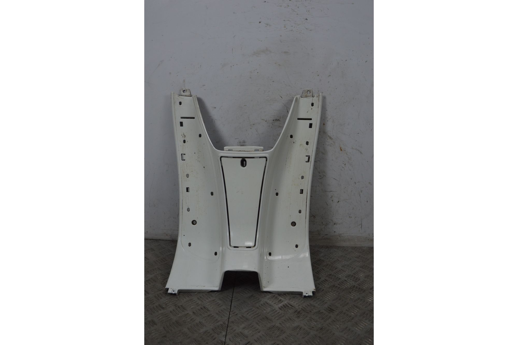 Carena Pedana Poggiapiedi Piaggio Vespa ET2 / ET4 / 50 / 125 / 150 dal 1996 al 2006  1737036750874