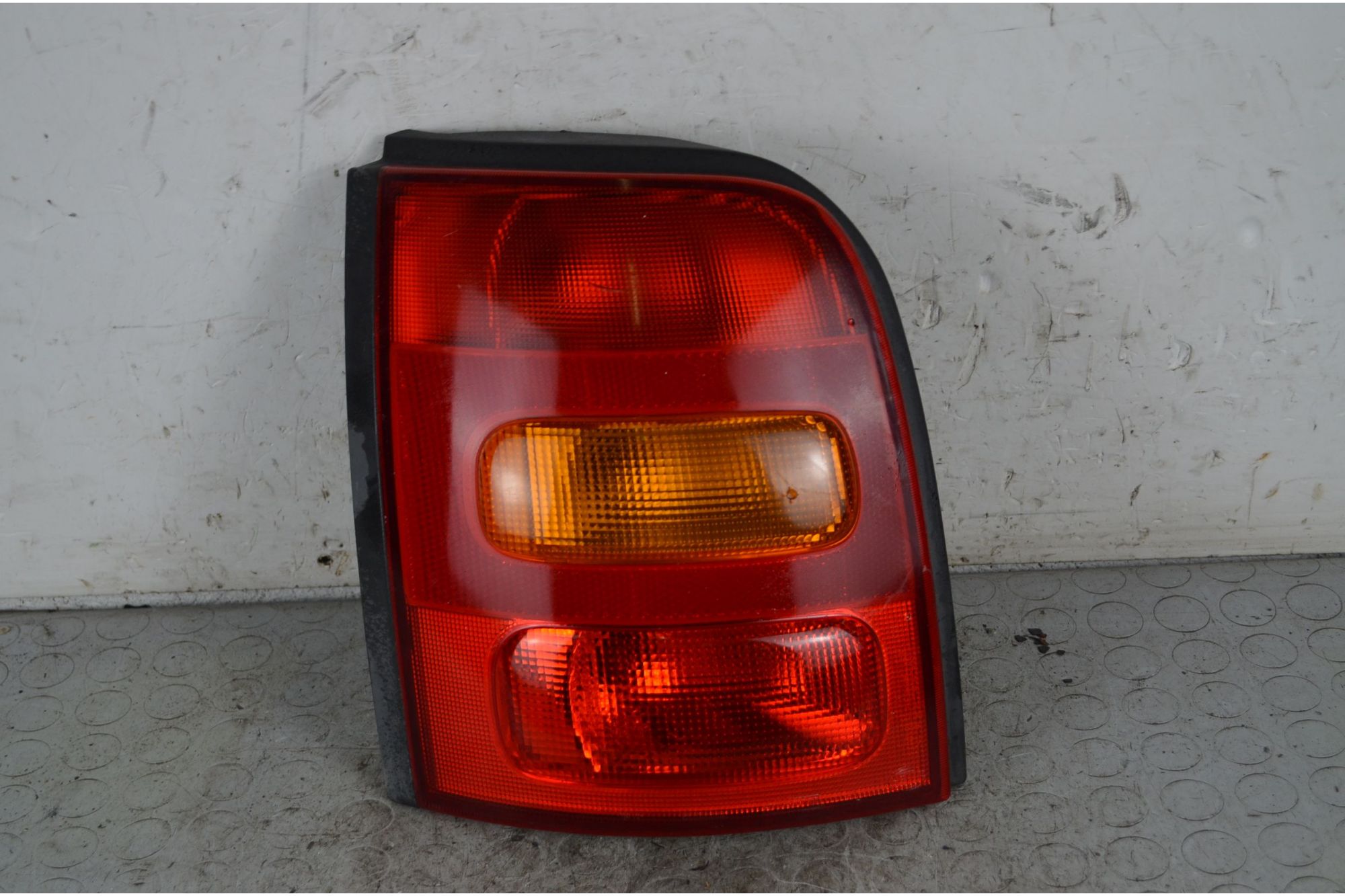 Fanale Stop Posteriore SX Nissan Micra K11 Dal 1992 al 2002 Cod 265591F505  1737456463088