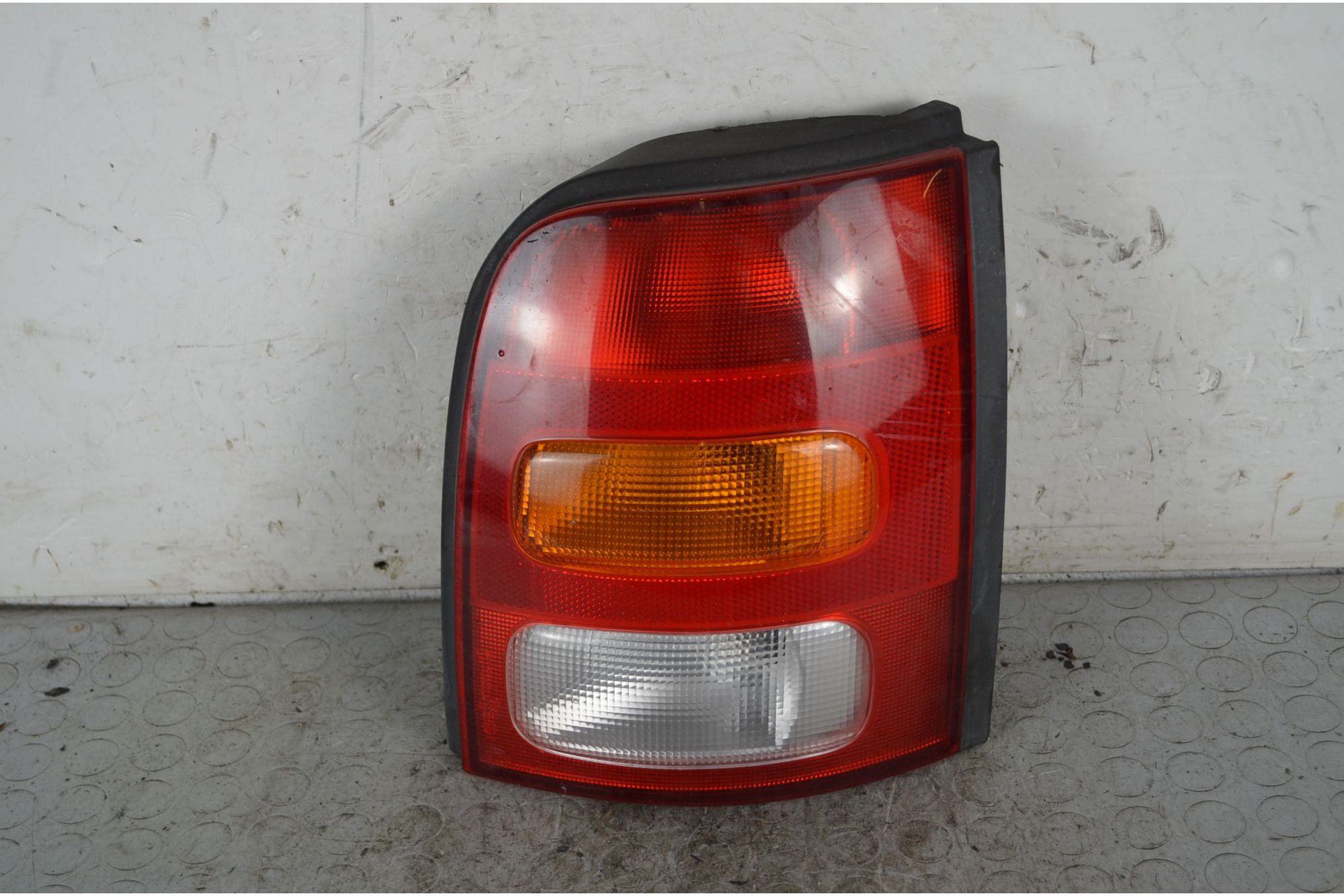 Fanale Stop Posteriore DX Nissan Micra K11 Dal 1992 al 2002 Cod 265501F505  1737457028378