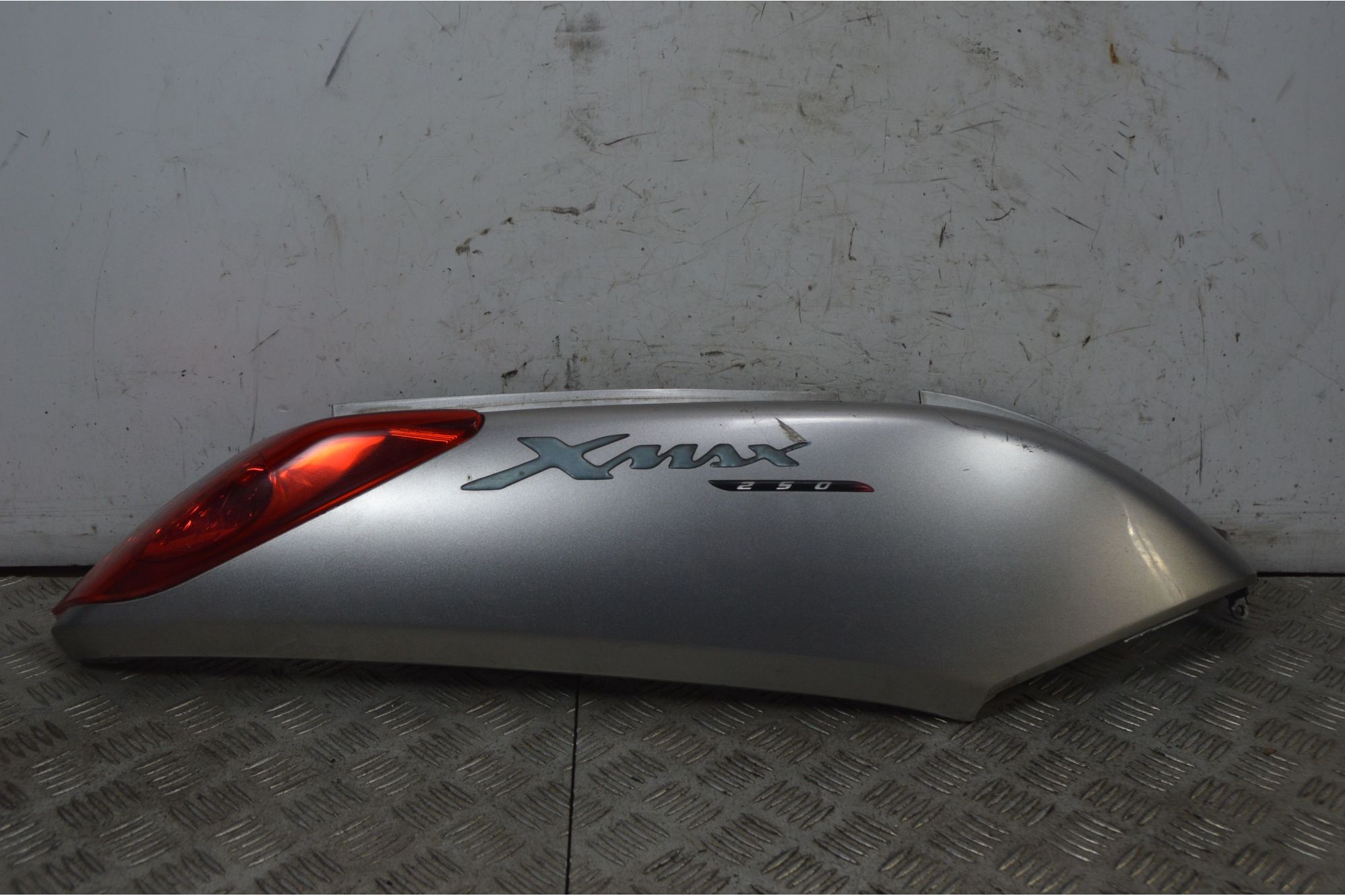 Carena Fianchetto Posteriore Con Stop Destro DX Yamaha Xmax X-max 250 dal 2005 al 2009  1737556698441