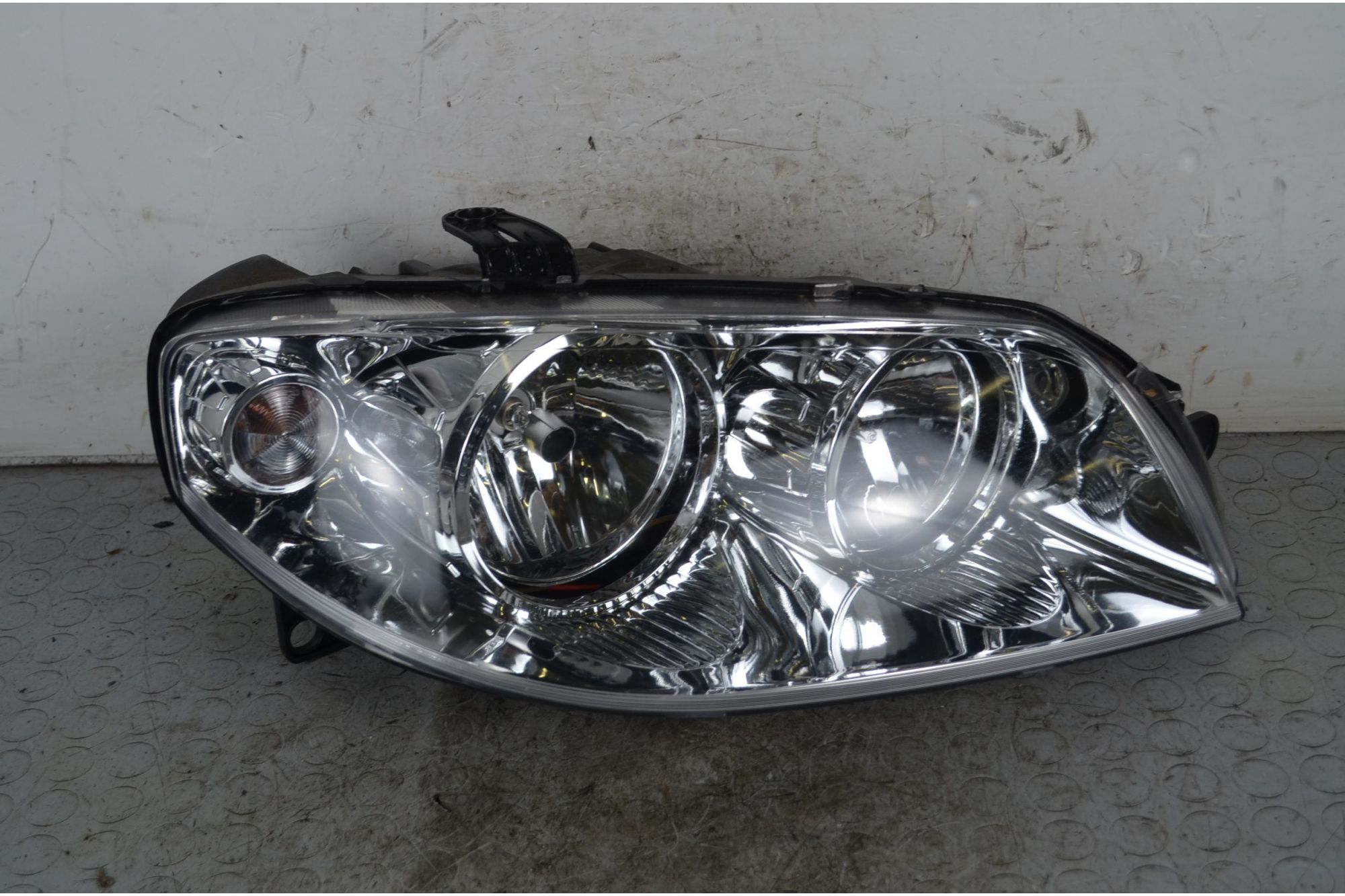 Faro Anteriore DX Fiat Punto 188 Dal 1999 al 2011 Cod 46849354  1737621702820