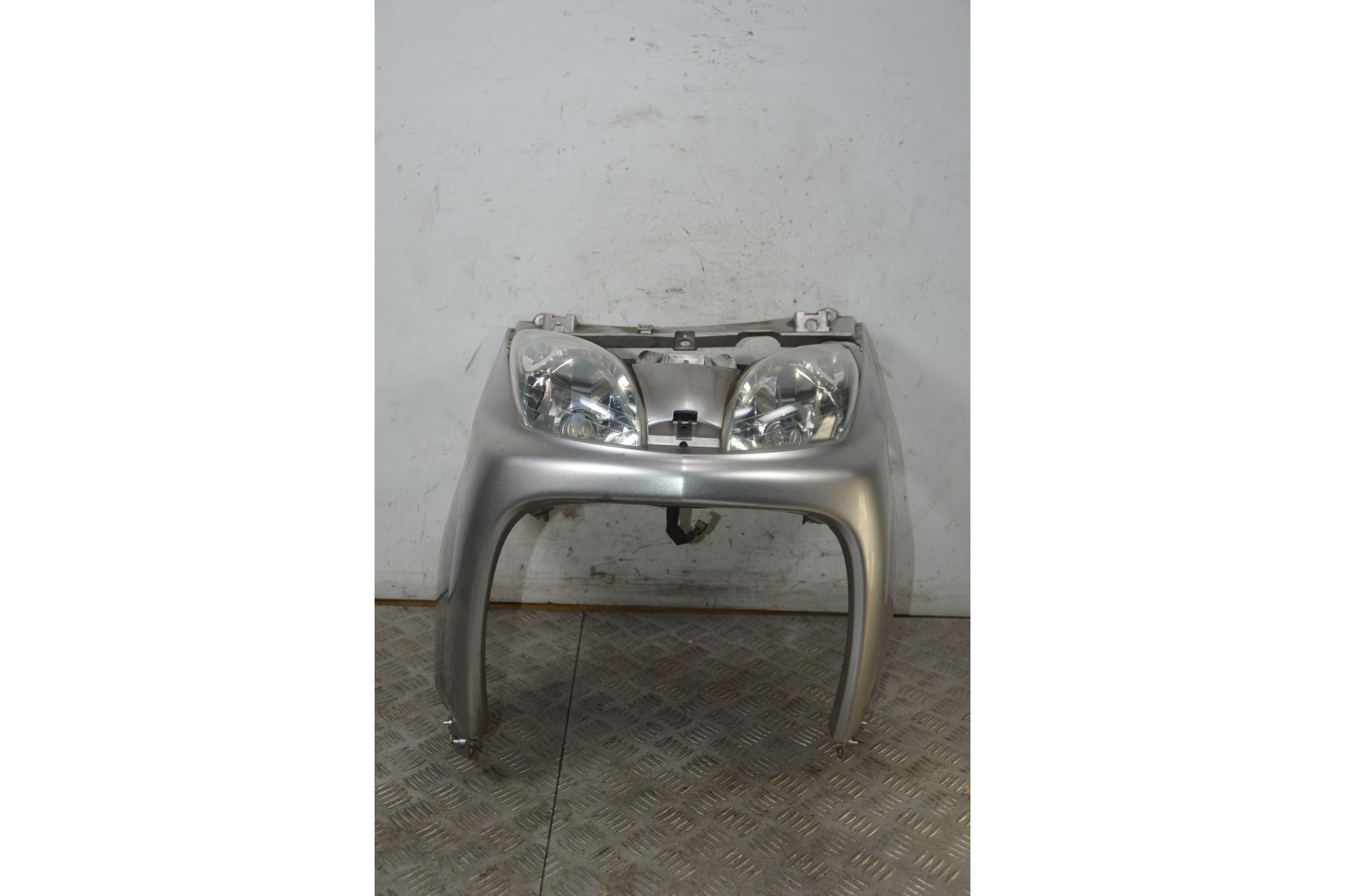 Carena Scudo Anteriore Con Fari Yamaha Xmax X-max 250 dal 2005 al 2009  1737707102117