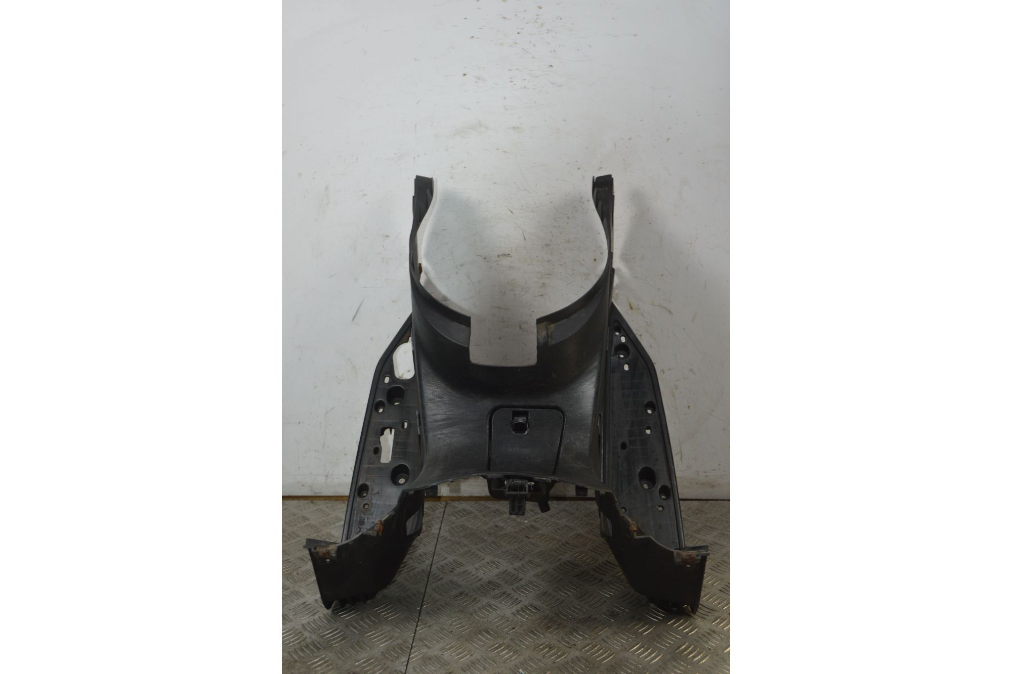 Carena Pedana Poggiapiedi Yamaha Xmax X-max 250 dal 2005 al 2009  1737707526906