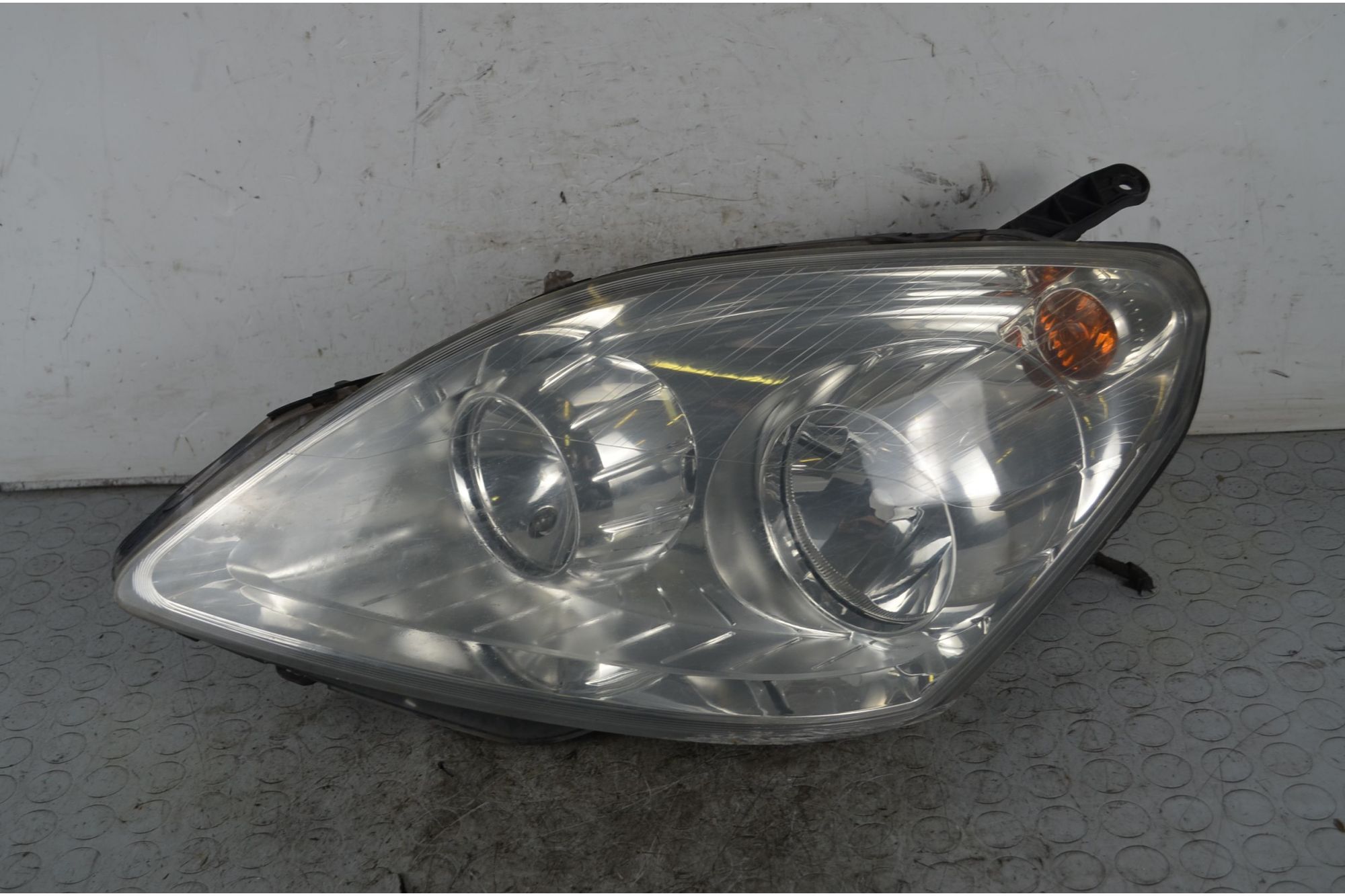 Faro fanale anteriore SX Opel Zafira B Dal 2005 al 2014 Cod 93190408  1737710498962