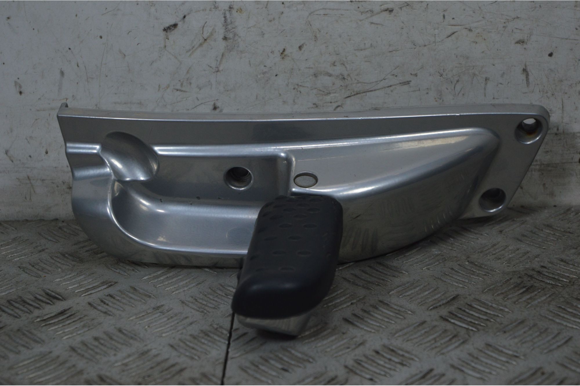 Pedana Poggiapiedi Passeggero Destra Aprilia Scarabeo 500 dal 2007 al 2012  1737987336233