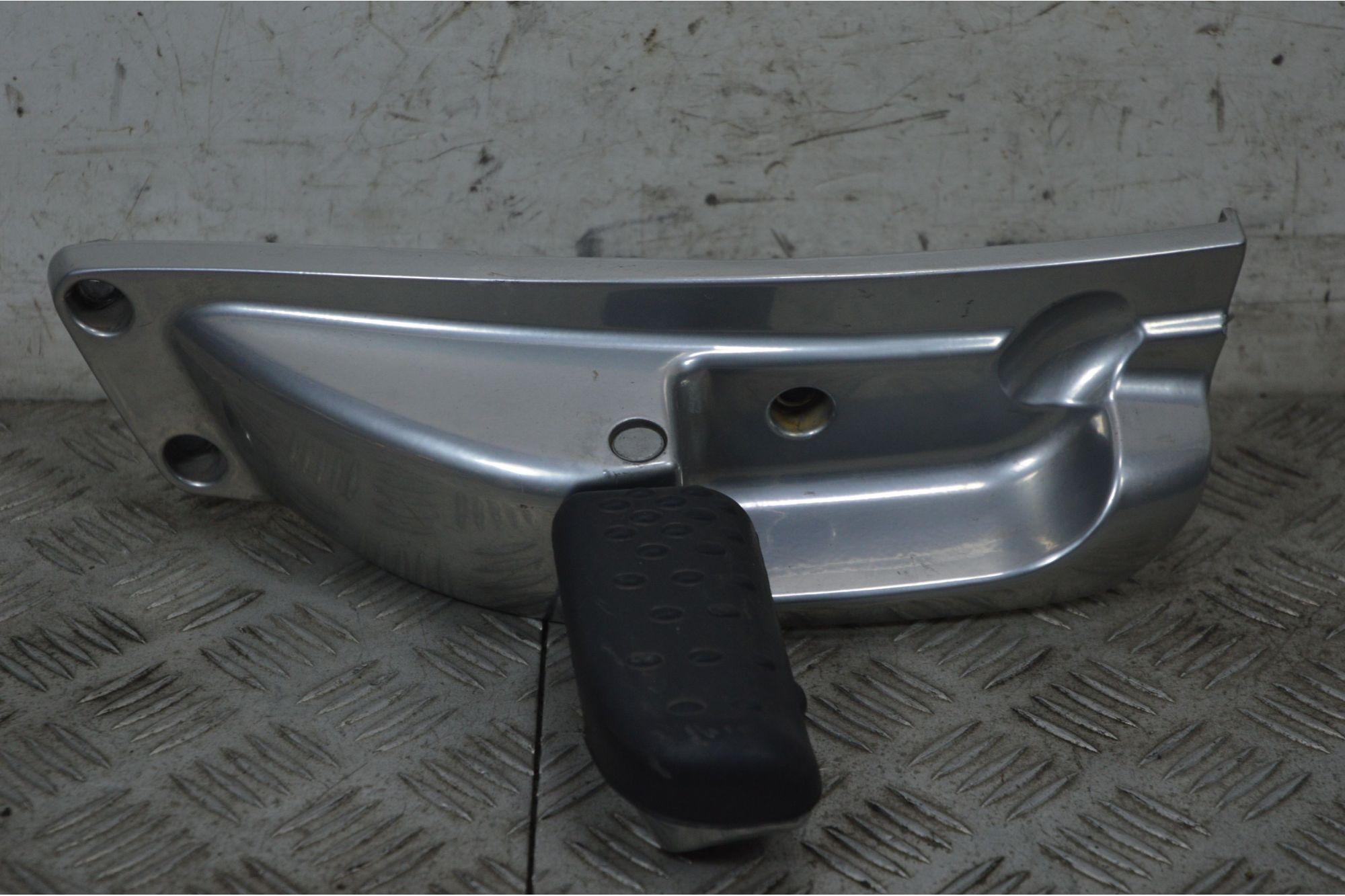 Pedana Poggiapiedi Passeggero Sinistro Aprilia Scarabeo 500 dal 2007 al 2012  1737987700676