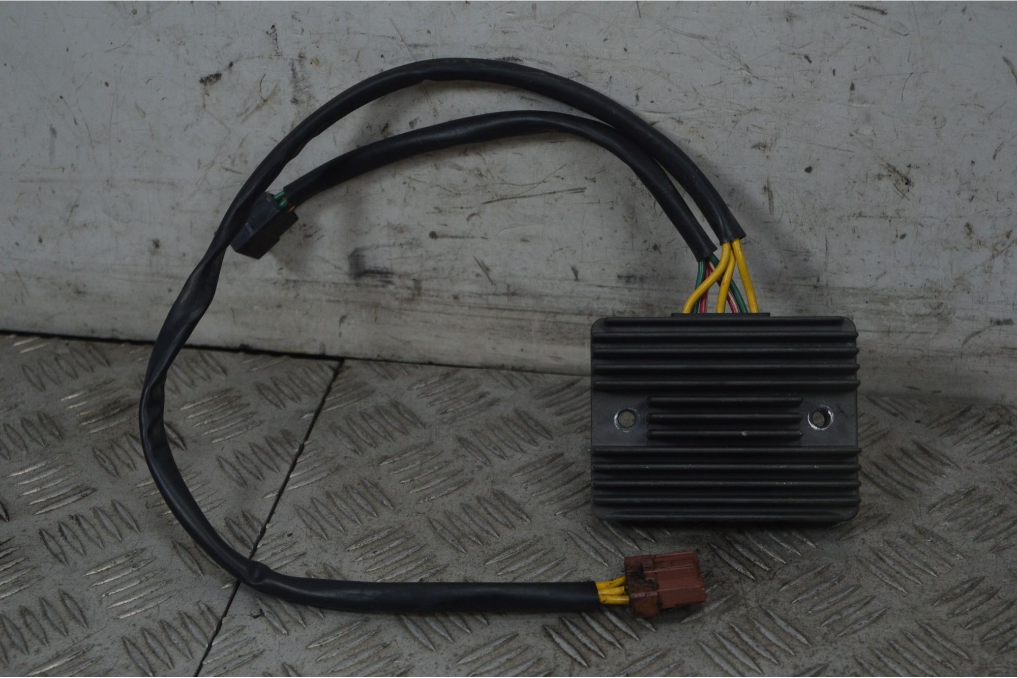 Regolatore Di Tensione Aprilia Scarabeo 500 dal 2007 al 2012 COD SH689JB  1738055840676