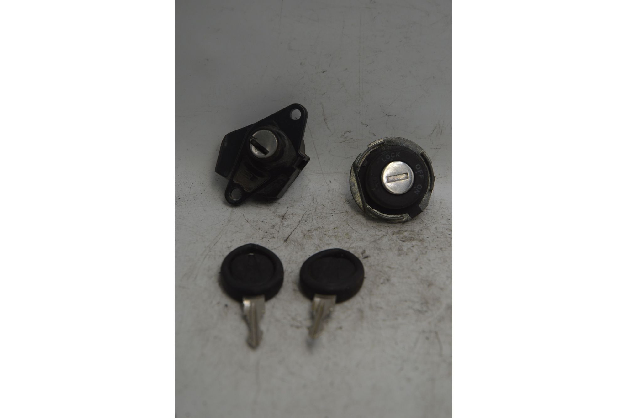 Kit Serrature Blocchetto Aprilia Scarabeo 500 dal 2007 al 2012  1738058234397