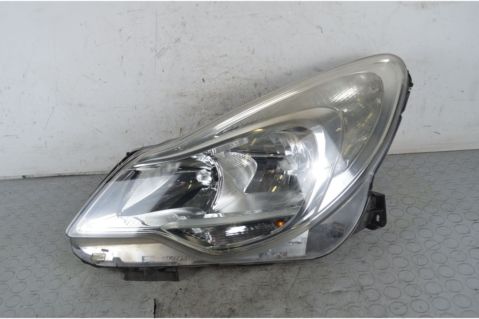 Faro Anteriore SX Opel Corsa D Dal 2006 al 2014 Cod 95507721  1738063618427
