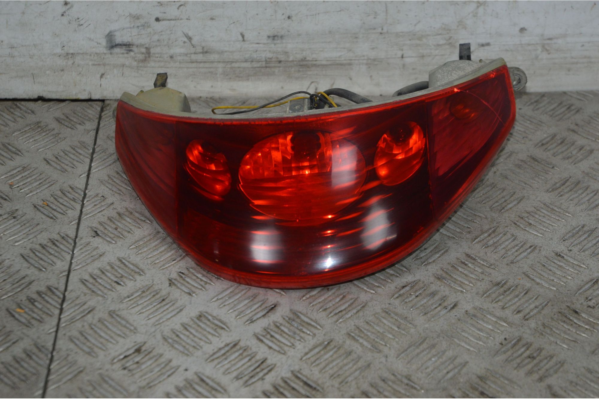 Fanale Stop Posteriore Piaggio Beverly 200 dal 2001 al 2010  1738141949993