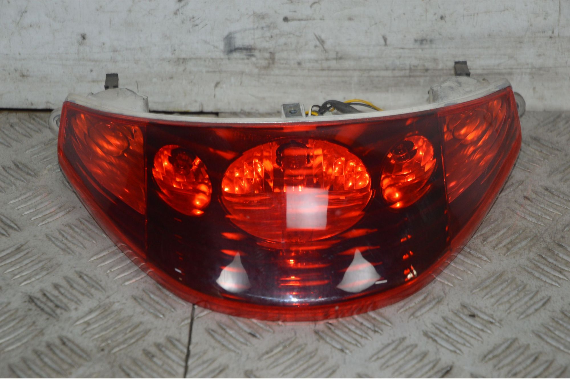 Fanale Stop Posteriore Piaggio Beverly 200 dal 2001 al 2010  1738227440567