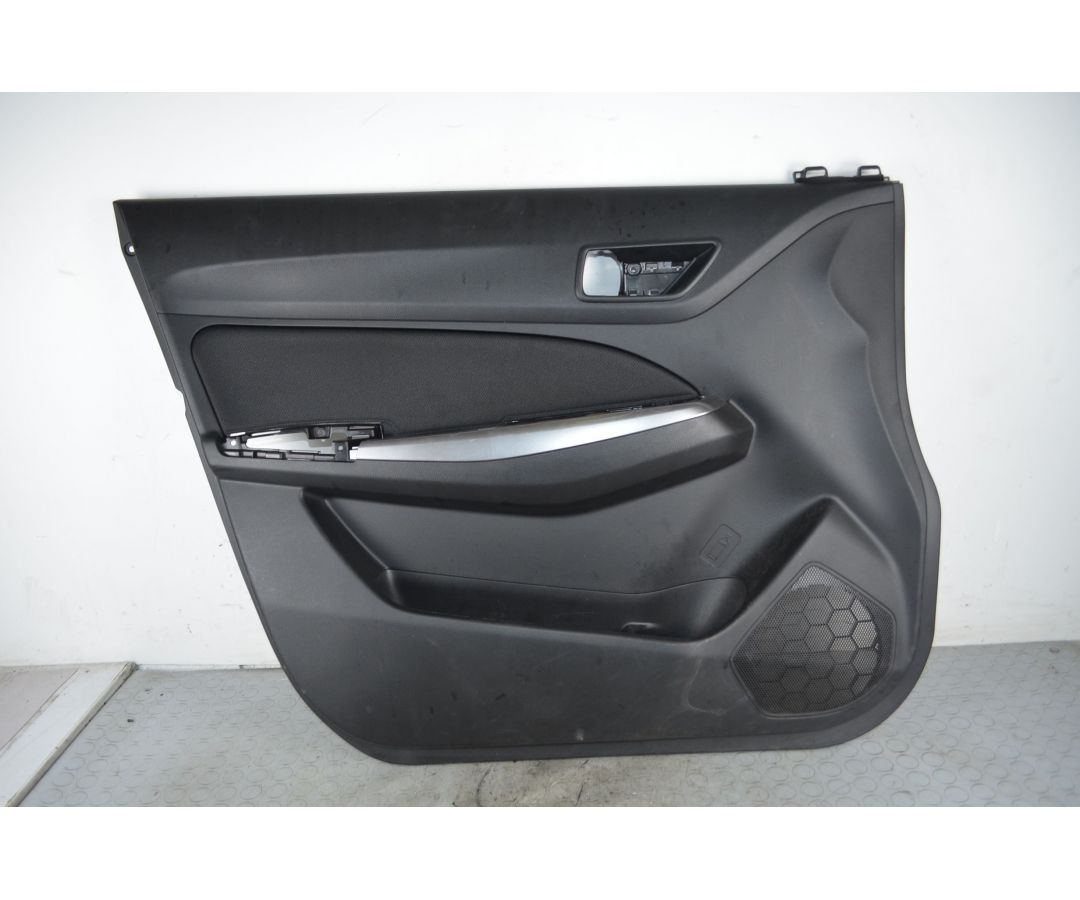 Pannello porta anteriore SX Suzuki Swift Dal 2017 al 2024 Cod 83721-52RA 1738234700364 Pannello porta anteriore SX Suzuki Swift Dal 2017 al 2024 Cod 83721-52RA 1738234700364