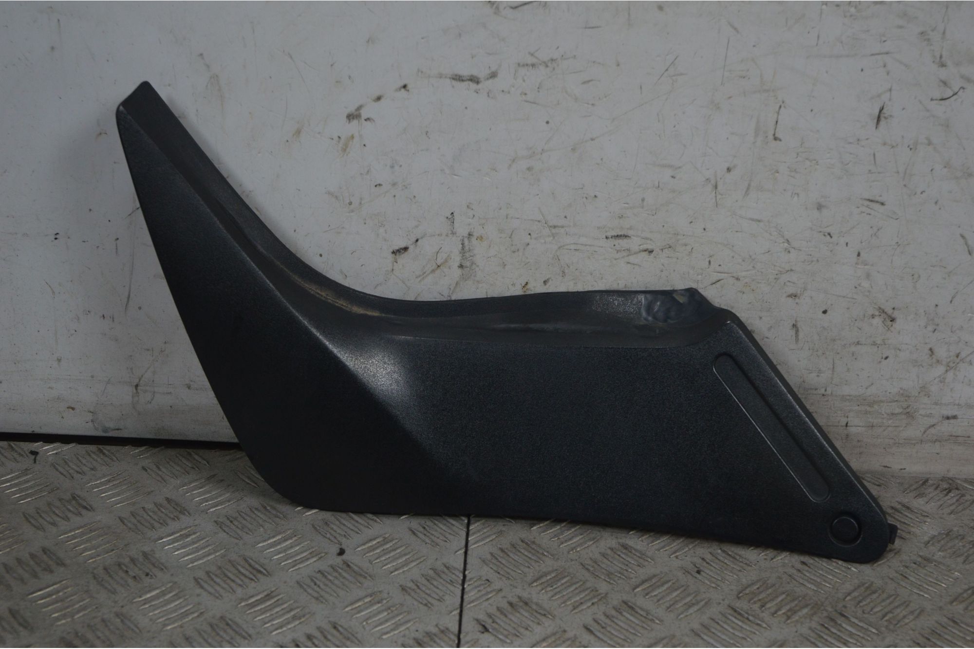 Carena Fianchetto Sottosella Destro DX Honda Deauville 650 dal 1998 al 2005 COD 83610-MBL-6100  1738247597289