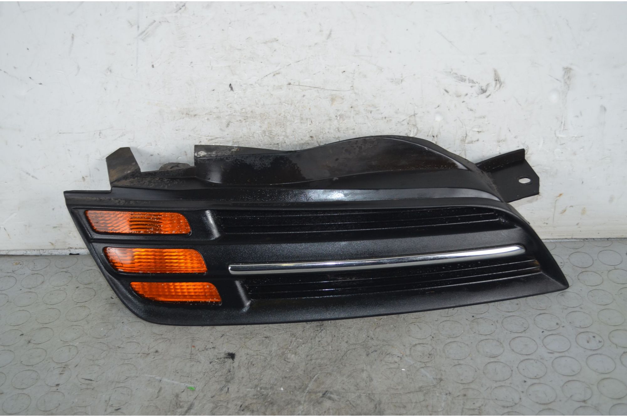 Griglia Con Freccia Anteriore DX Nissan Micra K12 Dal 2003 al 2010  1738313582959