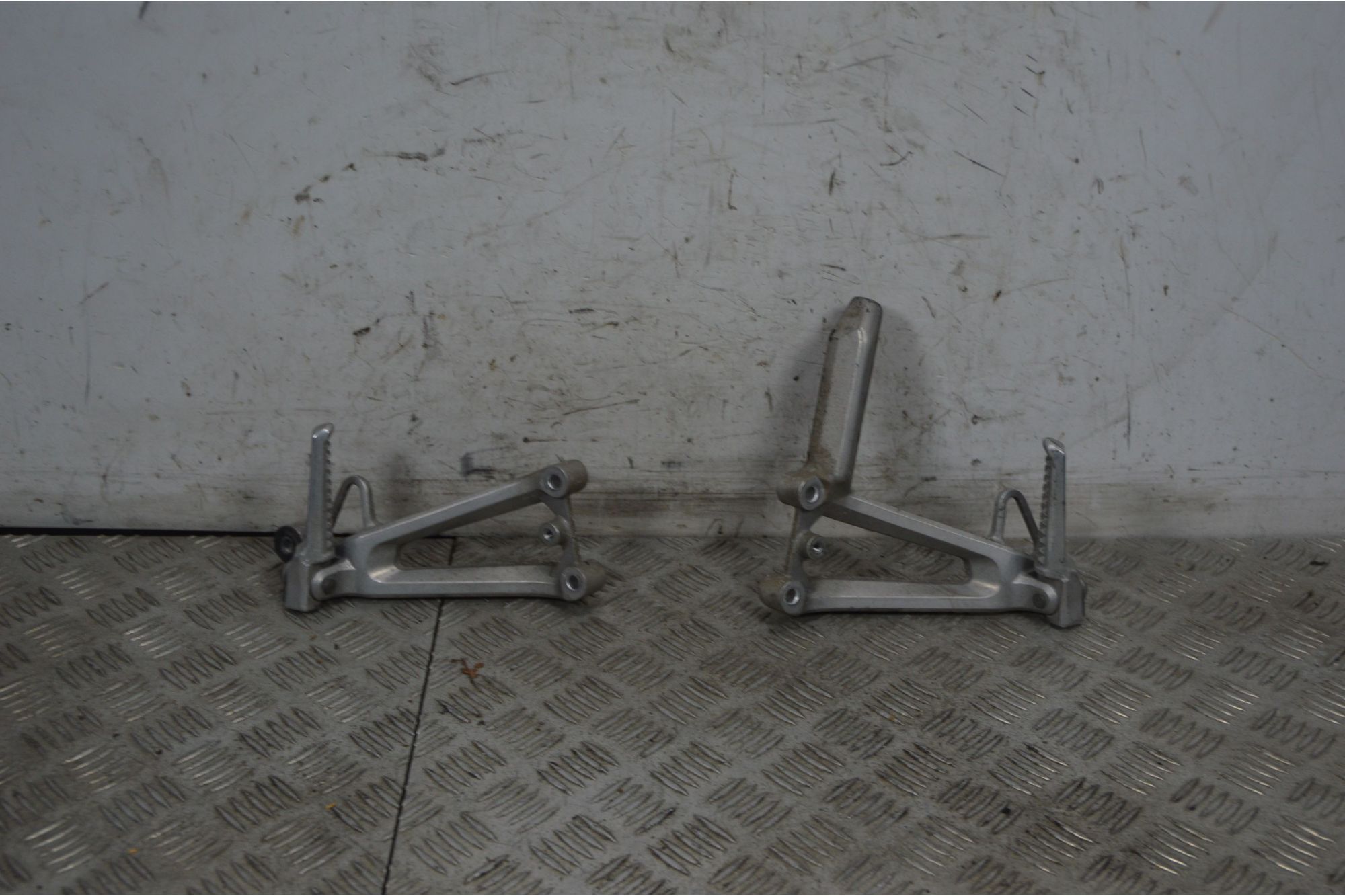 Coppia Pedaline Poggiapiedi Passeggero Honda CBR 600 F Dal 2001 al 2002  1738317589091