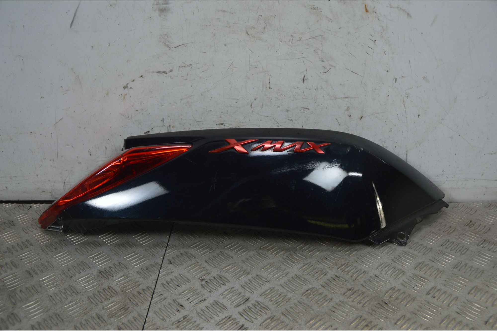 Carena Fianchetto Posteriore Con Stop Destro Dx Yamaha Xmax X-max 250 dal 2010 al 2013  1738319730385