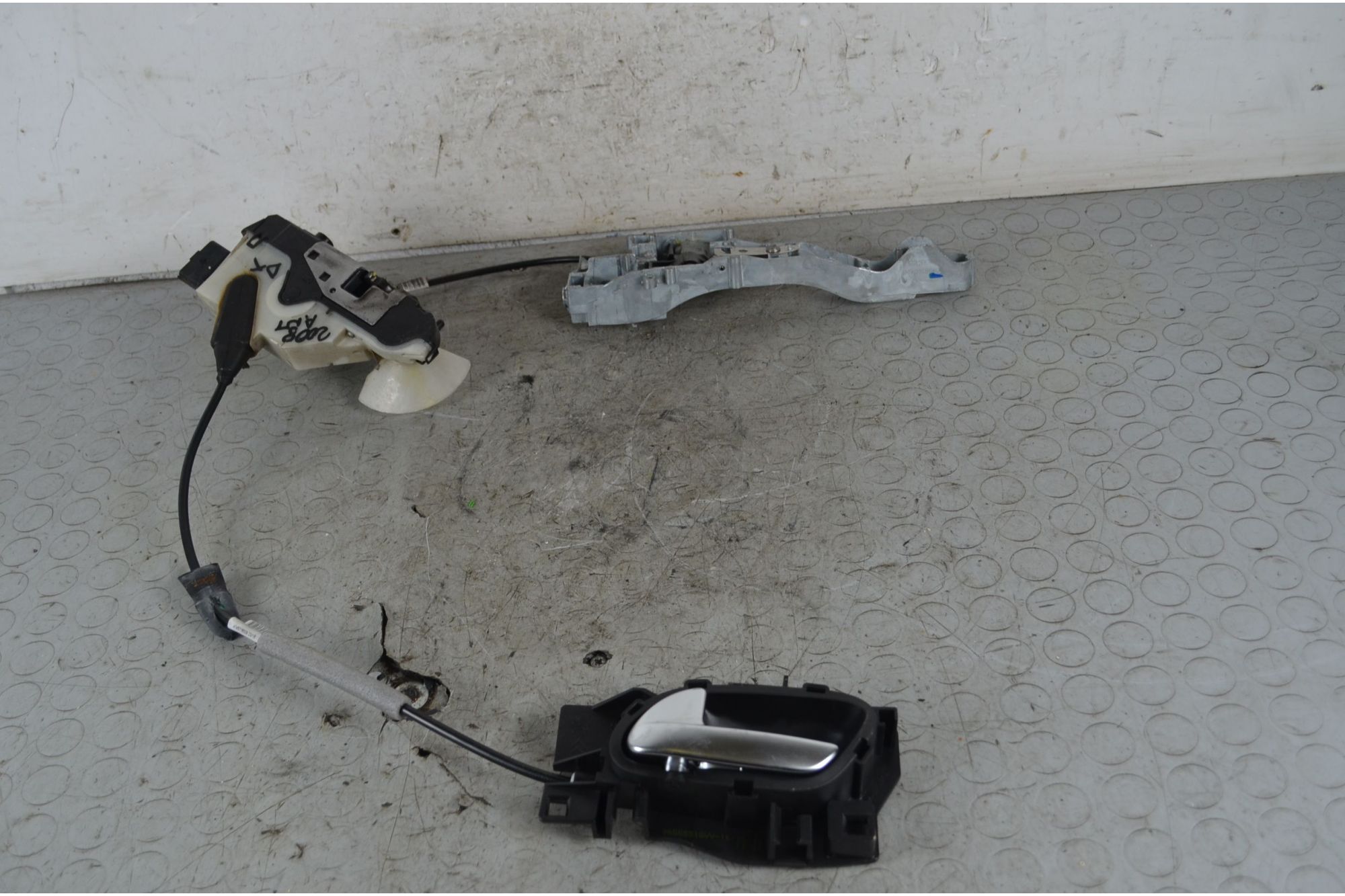 Serratura Portiera Anteriore SX Peugeot 2008 Dal 2013 al 2019 Cod 9812500880  1738322236232