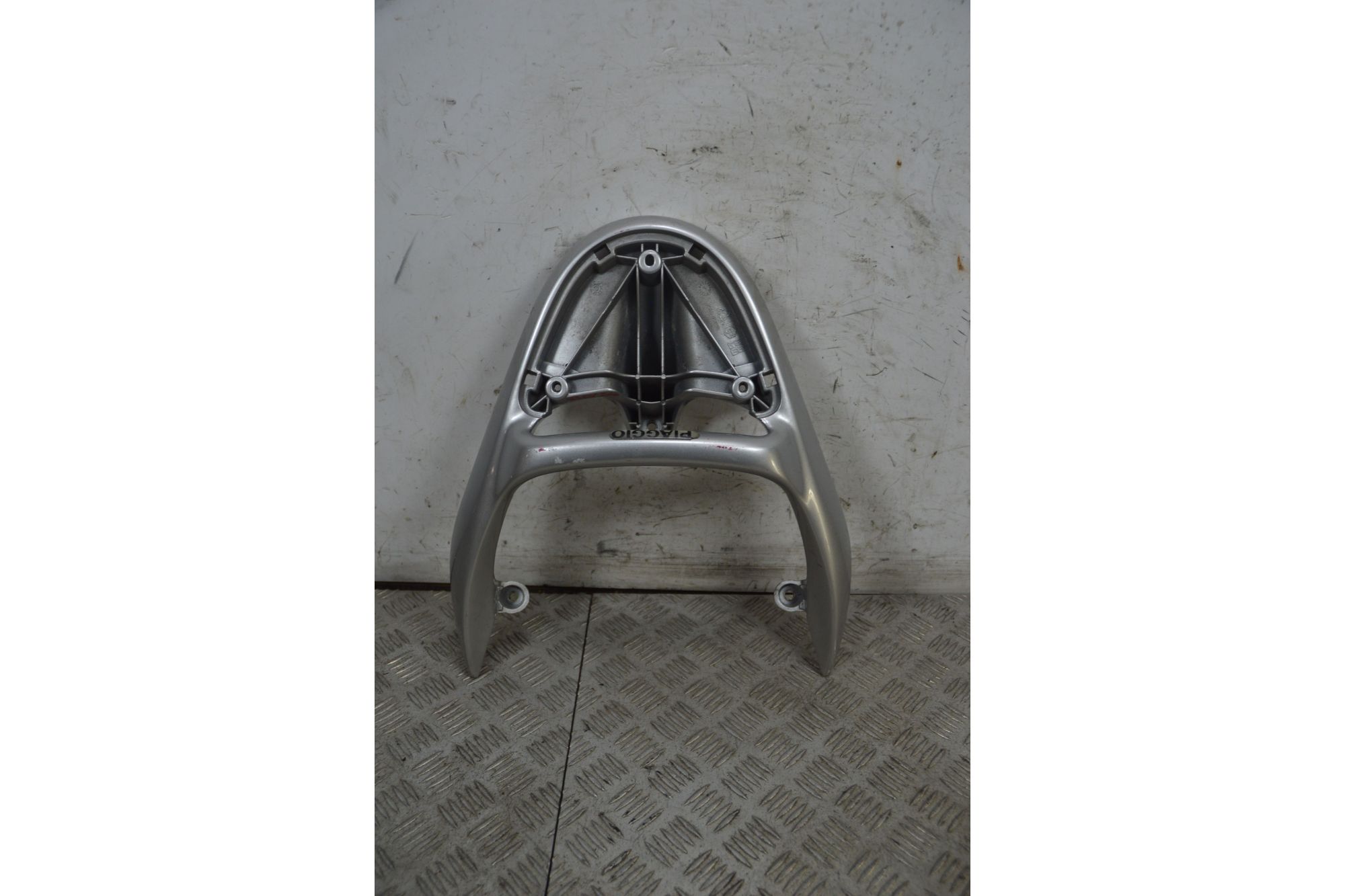 Maniglione Portapacchi Posteriore Piaggio Beverly 200 dal 2001 al 2010  1738324254463