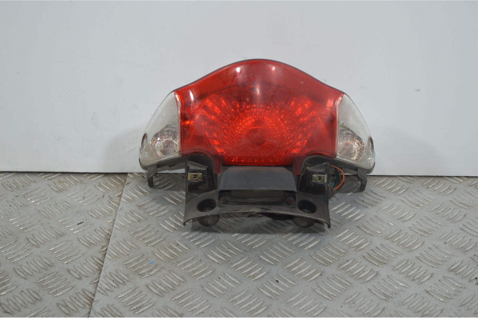 Fanale Stop Posteriore Sym HD Evo 125 Dal 2006 al 2010  1739267137592