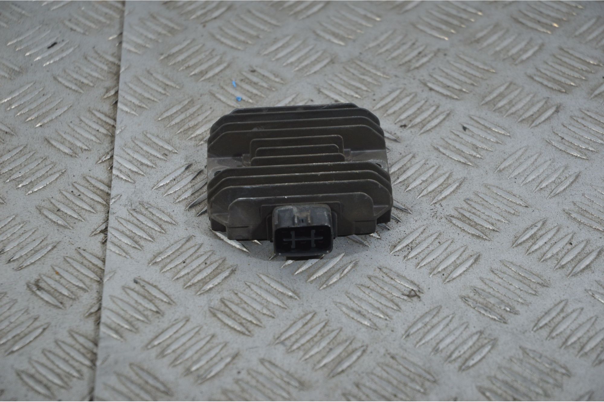 Regolatore Di Tensione Suzuki Burgman 400 K7 dal 2007 al 2013  1739288710736