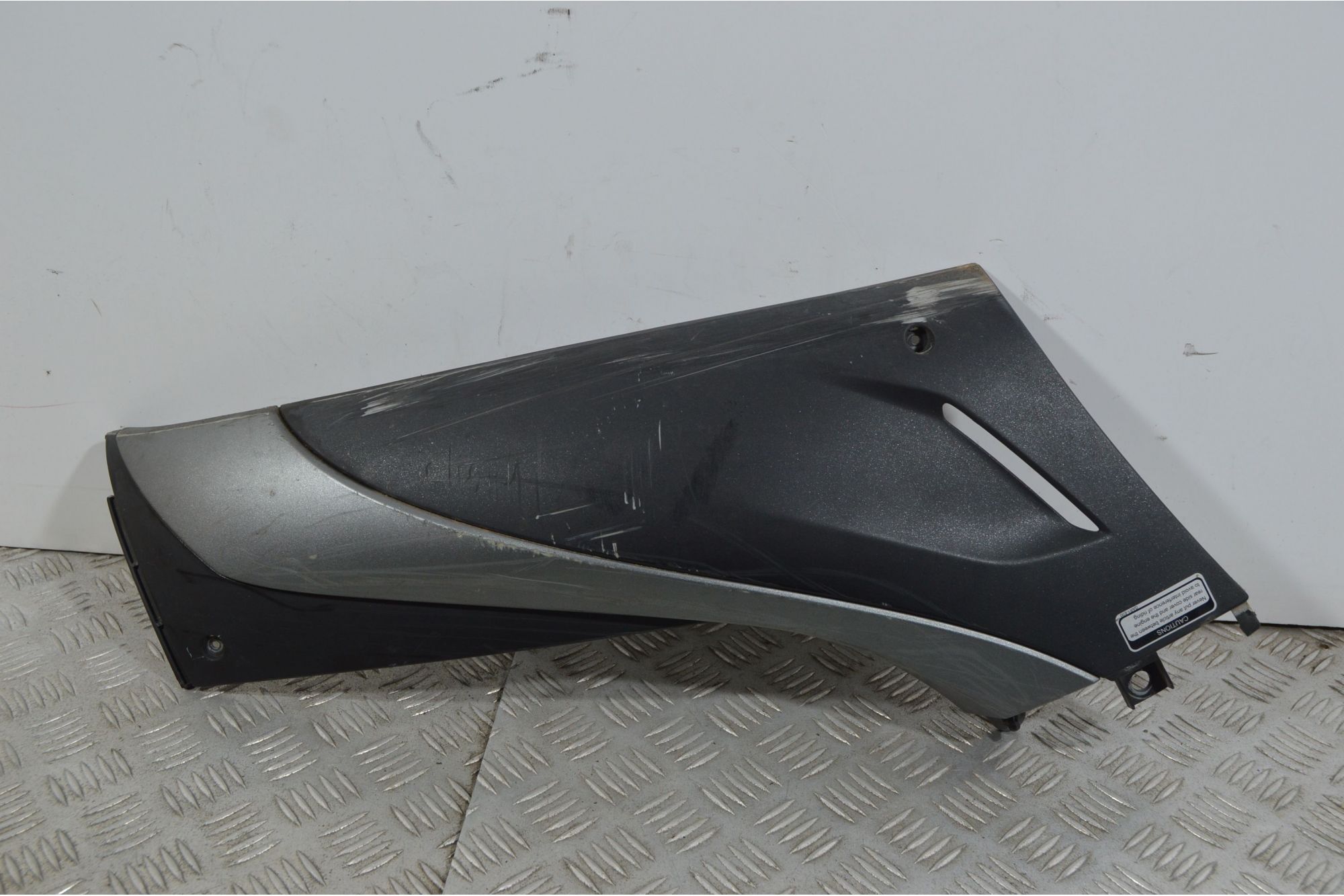 Carena Sottopedana Destra Dx Kymco People S 125 Dal 2017 Al 2020 COD 64305-AEB9-E000  1739357656248