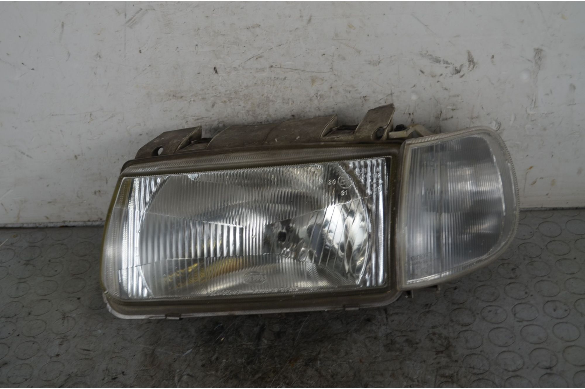 Faro fanale e fanalino anteriore SX Volkswagen Polo Dal 1994 al 2001 Cod 6N1941017AB  1739547526030