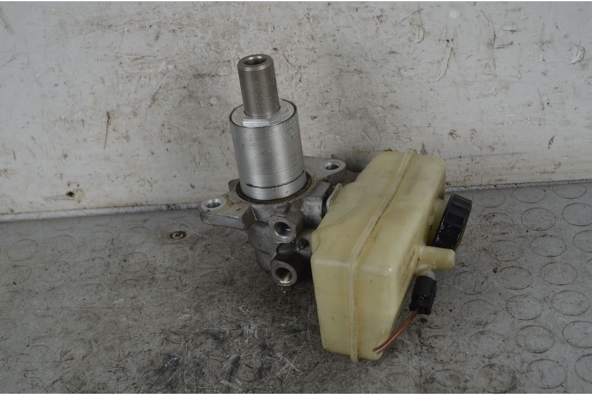 Cilindro maestro freni Mercedes Vaneo Dal 2002 al 2005 Cod A4144300002  1739804262114