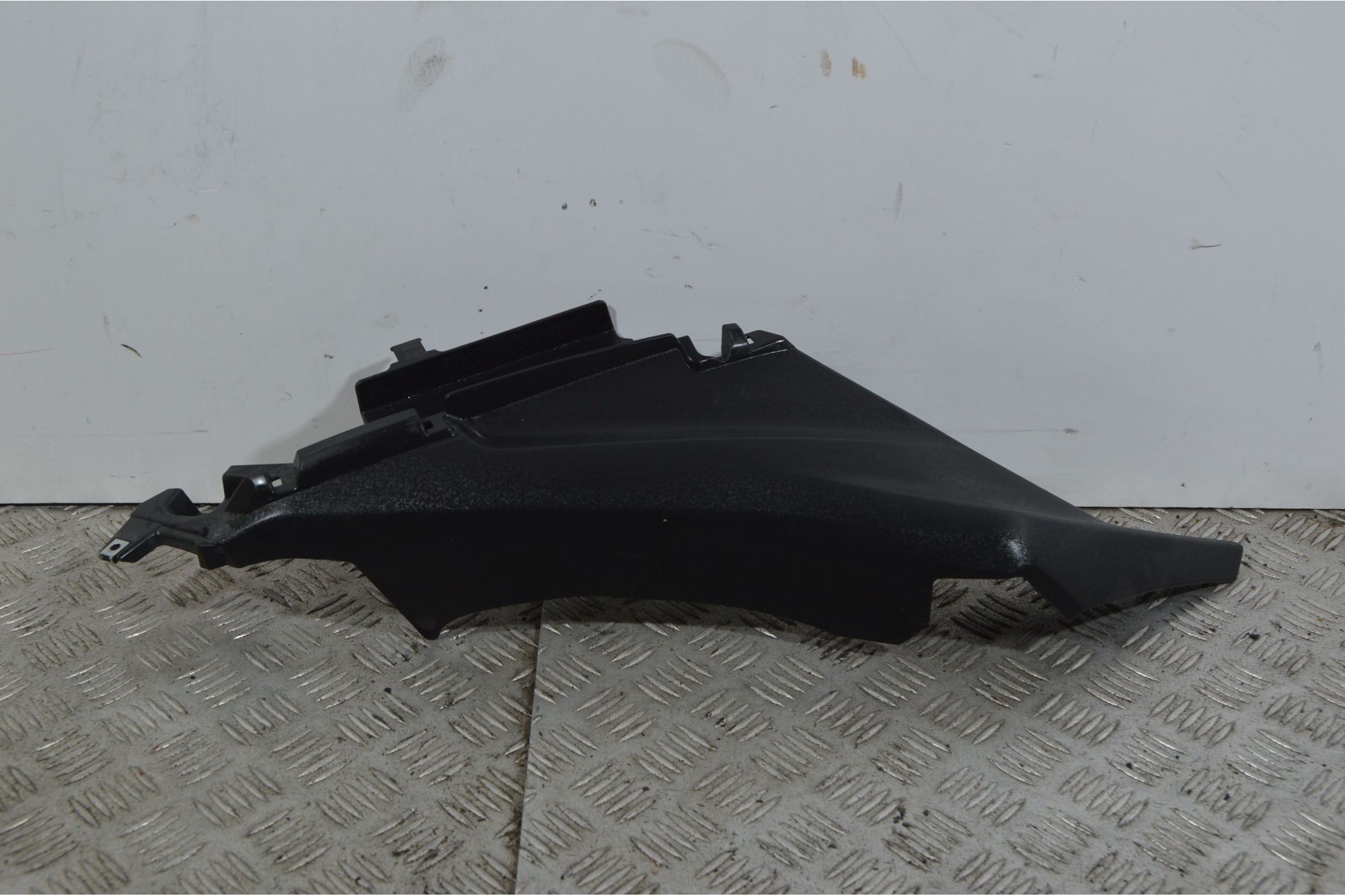 Carena Fianchetto Inferiore Sinistro Sx Yamaha Xmax X-max 300 dal 2017 al 2020  1740043628791