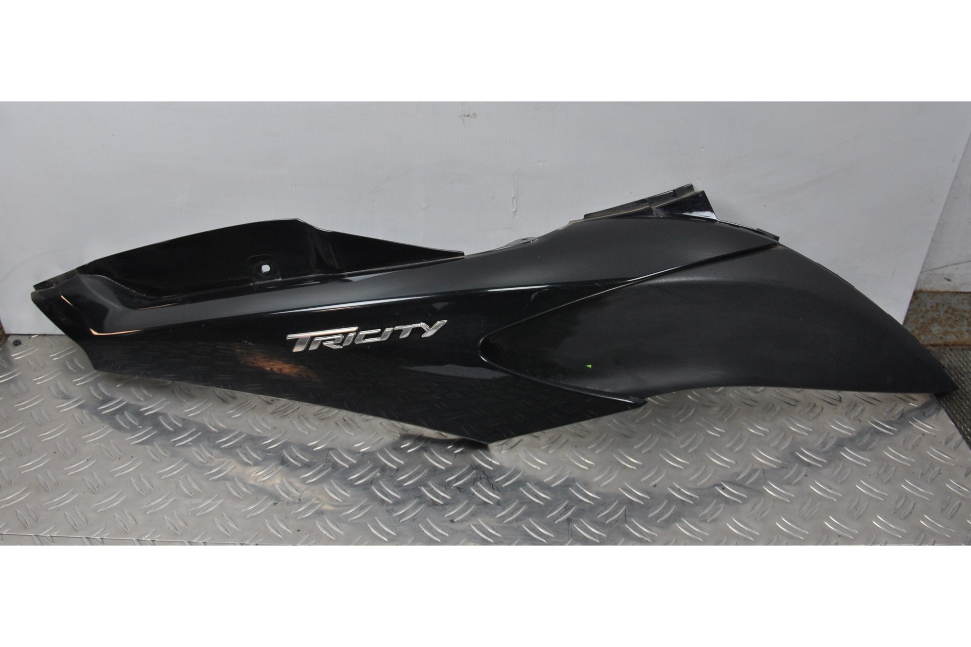 Carena Fianchetto Posteriore Laterale Destro Dx Yamaha Tricity dal 2014 al 2019  1619596381333
