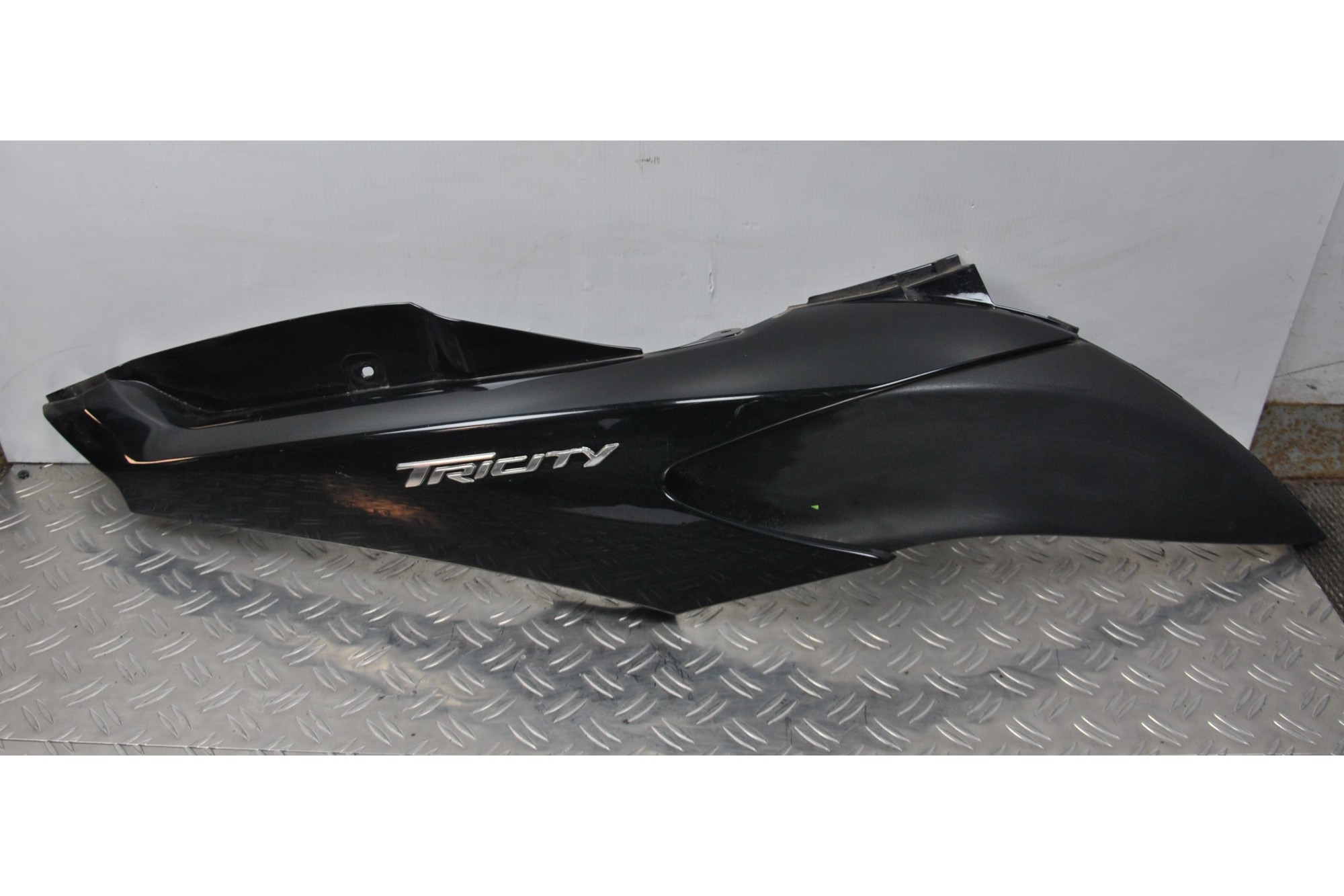 Carena Fianchetto Posteriore Laterale Destro Dx Yamaha Tricity dal 2014 al 2020  1619596381333