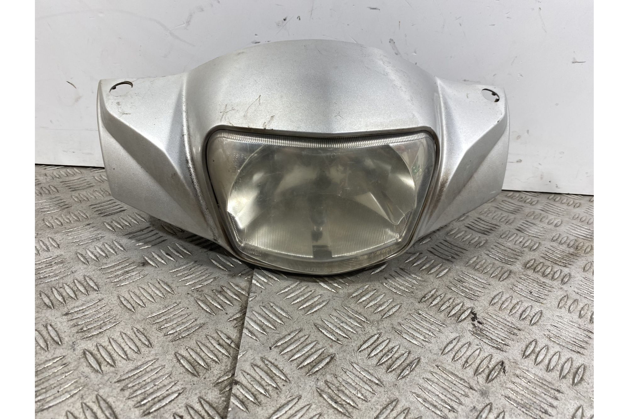 Carena Coprimanubrio Portafaro Con Faro Peugeot Tweet 50 / 125 / 150 Dal 2010 al 2017  1740671878384