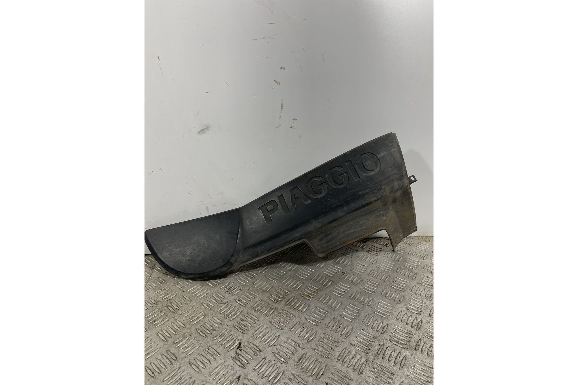 Carena Sottopedana Destra Dx Piaggio Carnaby Cruiser 300 dal 2008 al 2013  1740672261598