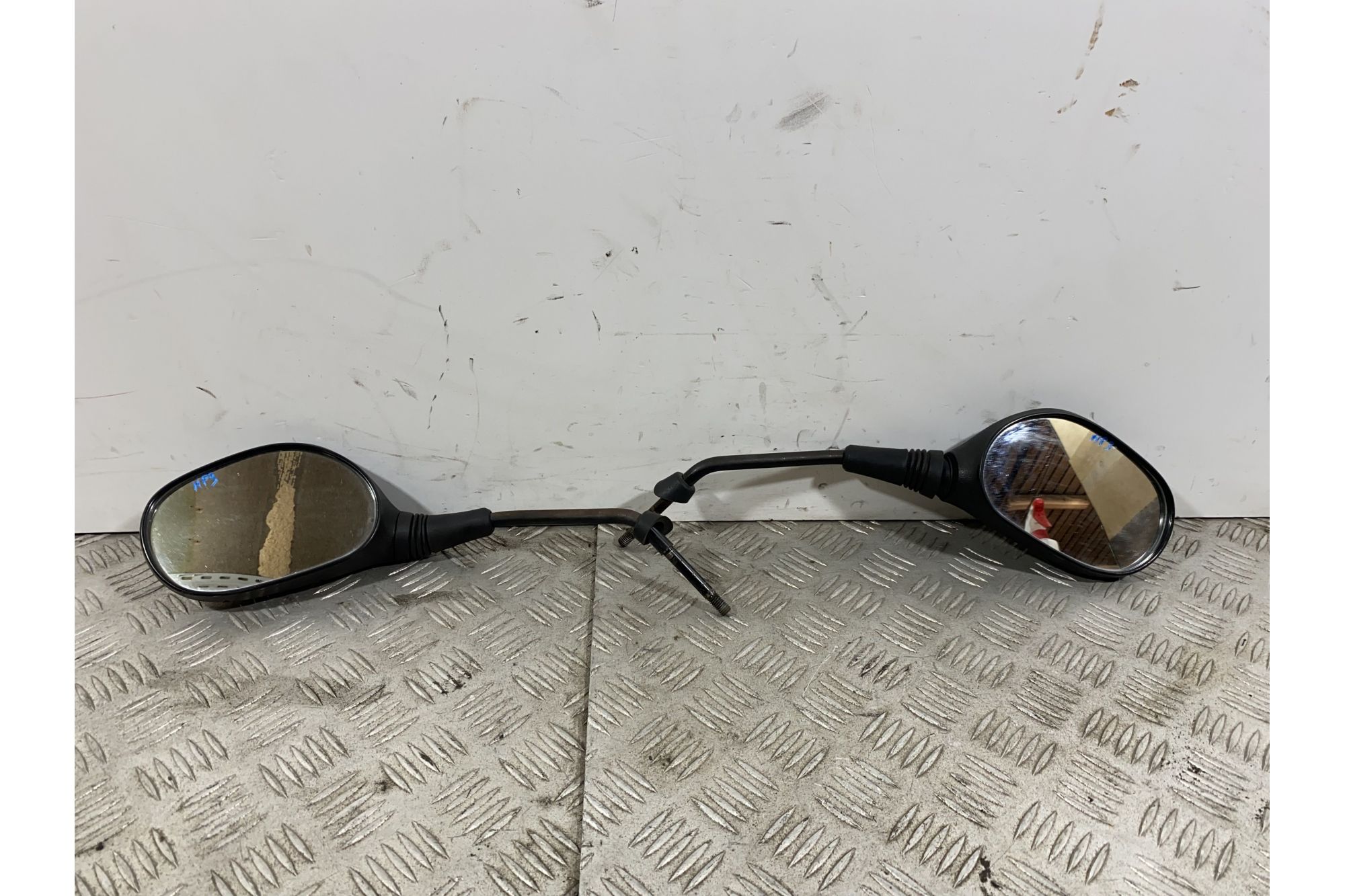 Coppia Specchietti Retrovisori Piaggio MP3 125 / 250 / 300 / 400 / 500 dal 2009 al 2016  1740999085259