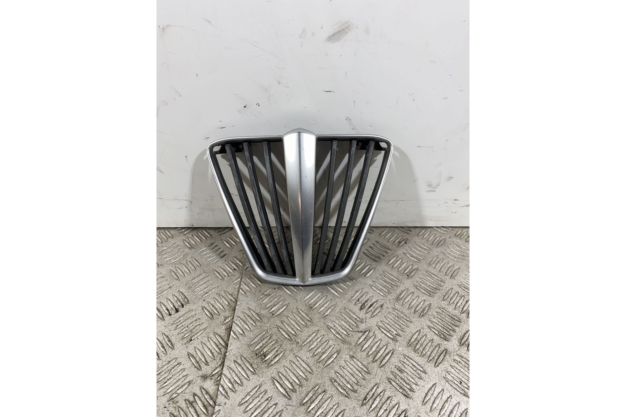 Carena Griglia Anteriore Piaggio MP3 250 Dal 2006 Al 2011  1741008015458