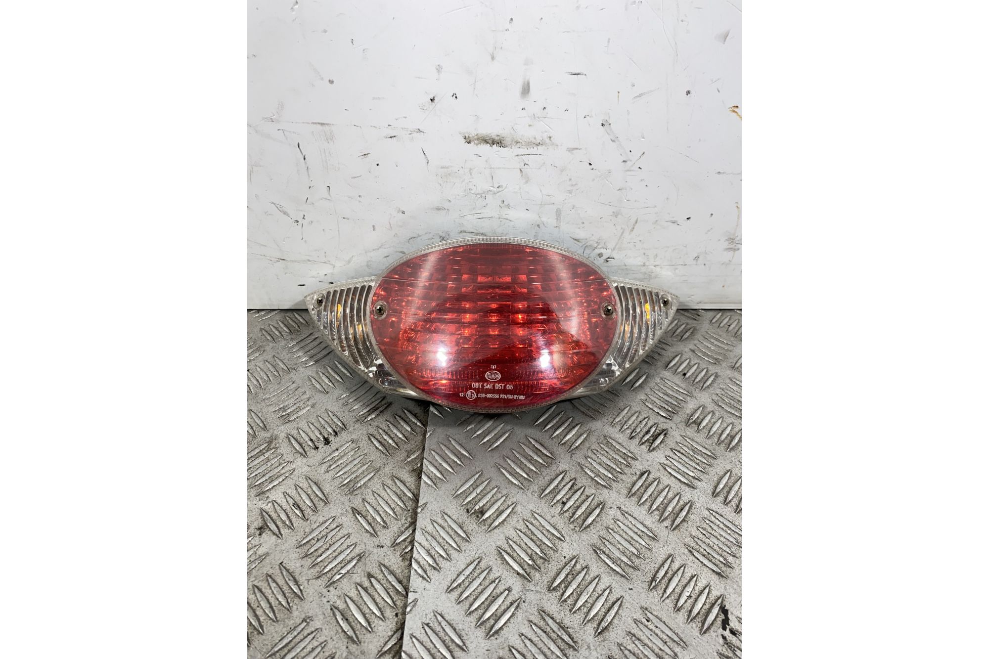 Fanale Stop Posteriore Aprilia Scarabeo Light 125 / 200 dal 2007 al 2013  1741188312019