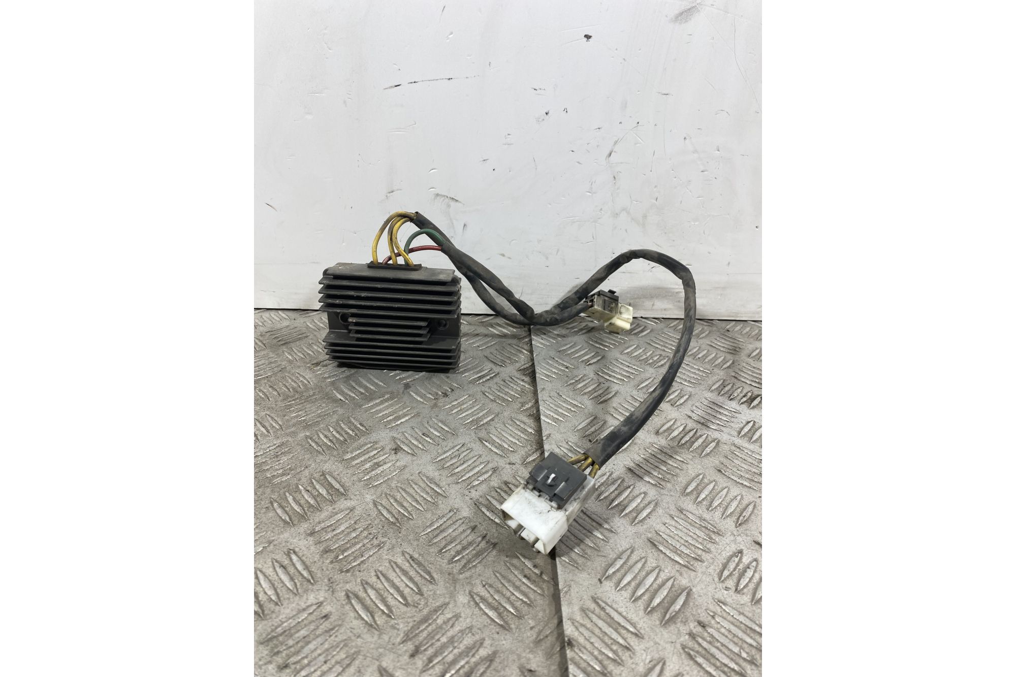 Regolatore Di Tensione Piaggio MP3 300 Dal 2010 al 2016 COD SH689JD  1741334748990