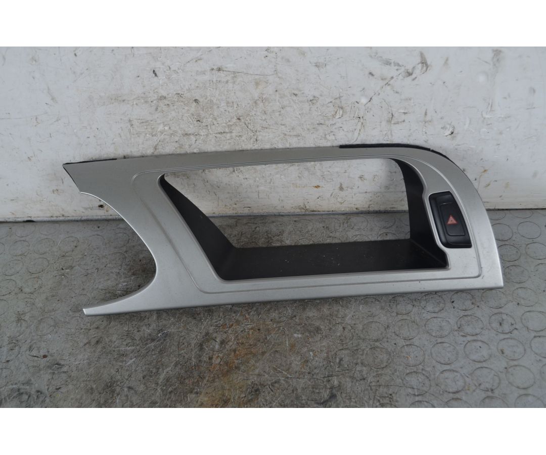Cornice Rivestimento Strumentazione Contachilometri + Pulsantiera Quattro Frecce Audi A4 B8 Dal 2007 al 2015 Cod 8K1857186G ... Cornice Rivestimento Strumentazione Contachilometri + Pulsantiera Quattro Frecce Audi A4 B8 Dal 2007 al 2015 Cod 8K1857186G ...