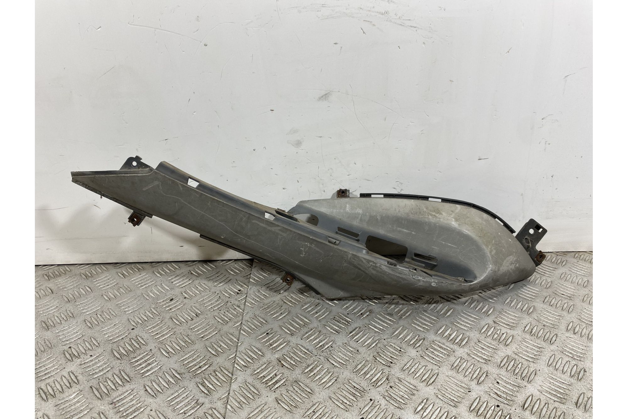 Carena Pedana Poggiapiedi Sinistra Sx Yamaha Neo's 50 4T Dal 2014 Al 2018  1741694168391