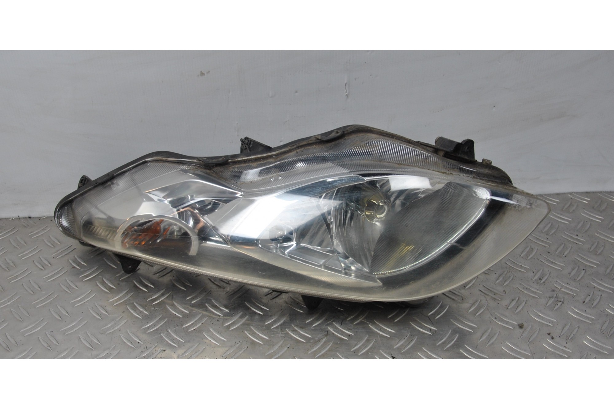 Faro fanale anteriore destro DX Suzuki Burgman 400 dal 2012 al 2016 cod 100-59142  1620054883849
