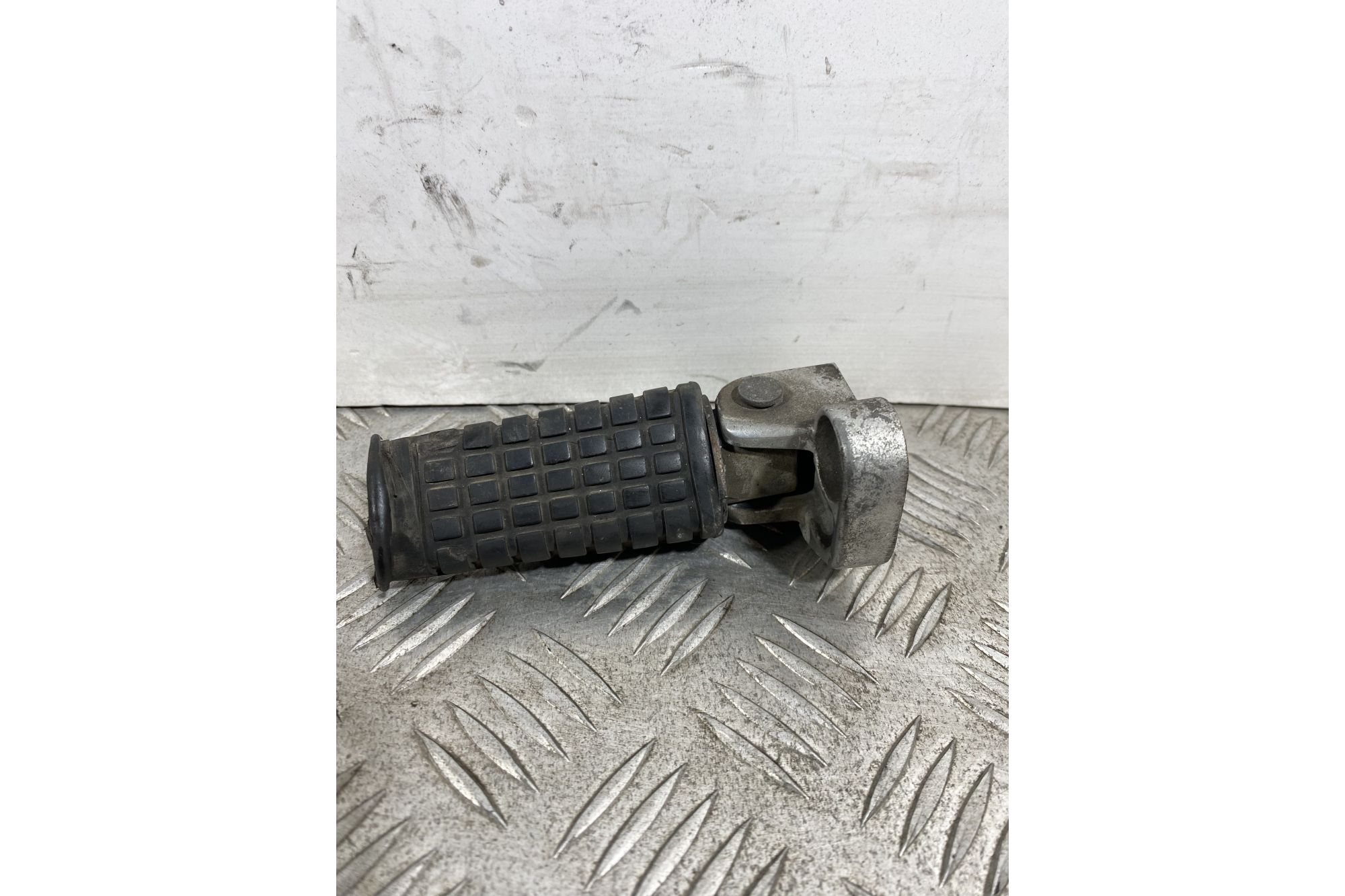 Pedana Poggiapiedi Anteriore Sinistra SX Kawasaki GPZ 500 S Dal 1988 Al 1993 COD 34003-1280  1741964680028