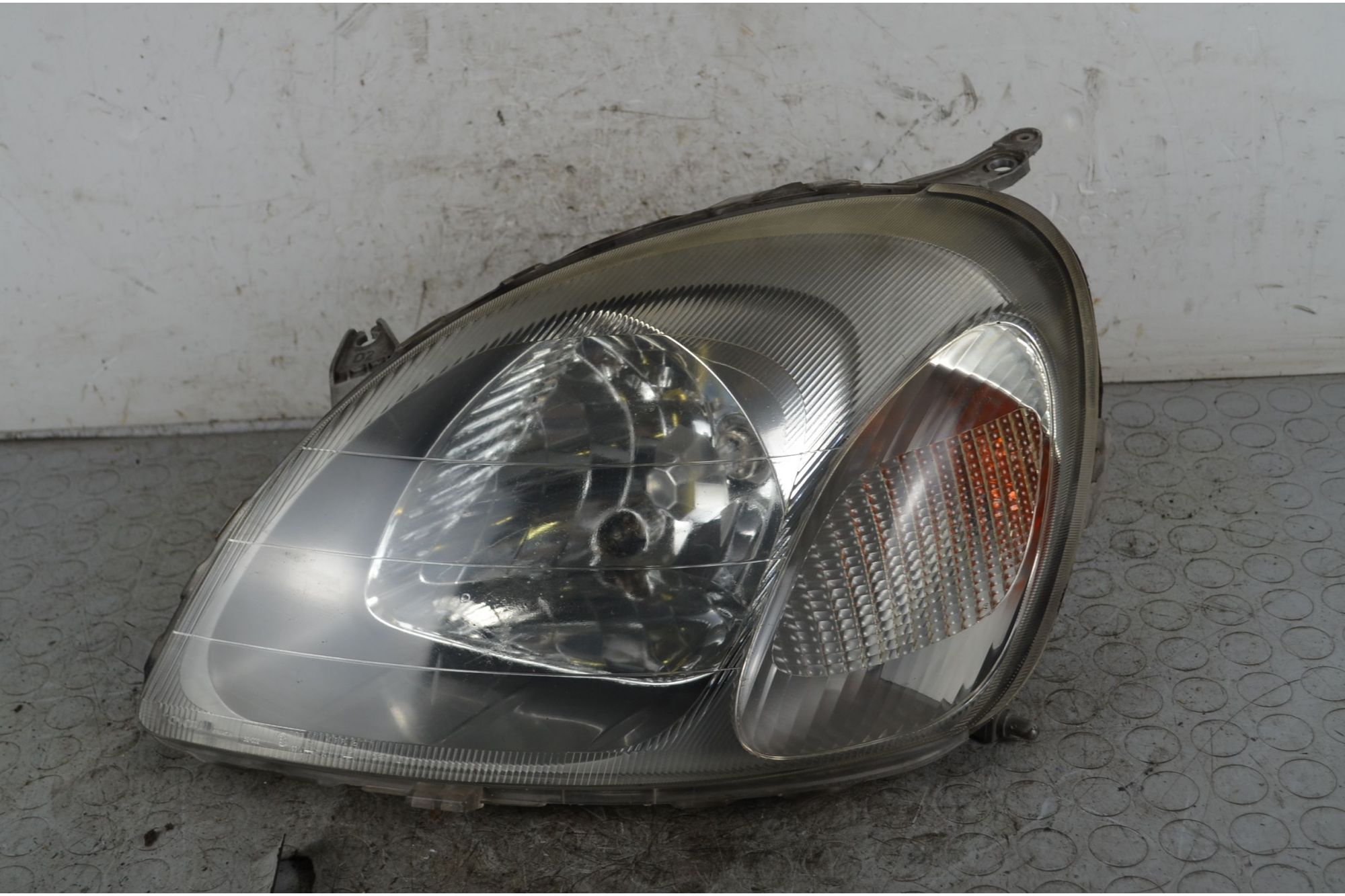 Faro Anteriore SX Toyota Yaris Dal 1999 al 2005 Cod 8115052021  1742203094699