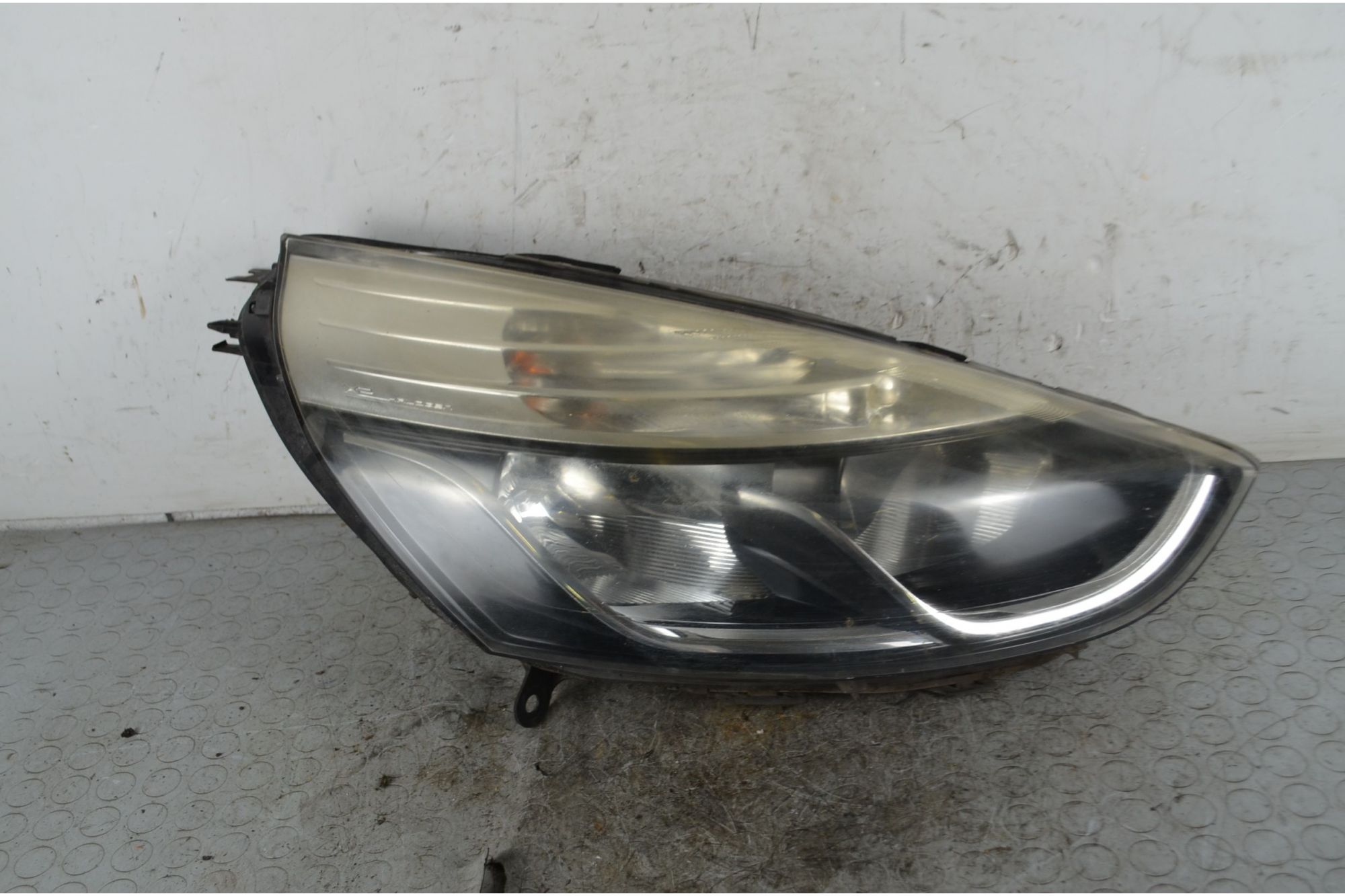 Faro Anteriore DX Renault Clio IV  Dal 2012 al 2019 Cod 260100652R  1742211624611