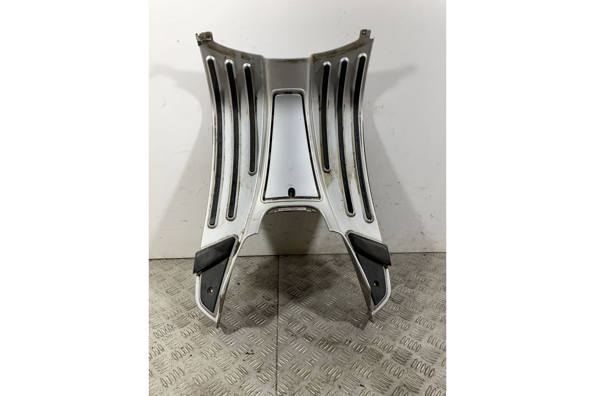 Carena Pedana Poggiapiedi Piaggio Vespa LX 125 / 150 Dal 2012 al 2013  1742293005919