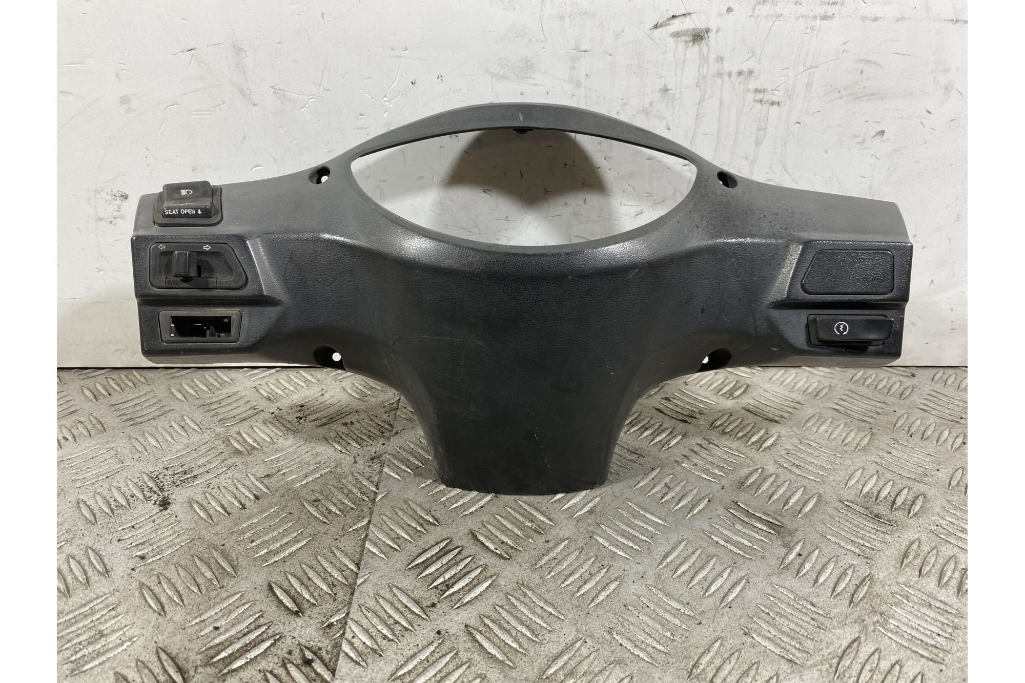 Carena Coprimanubrio portastrumentazione Peugeot Tweet 125 / 150 Dal 2017 al 2020  1742294907106
