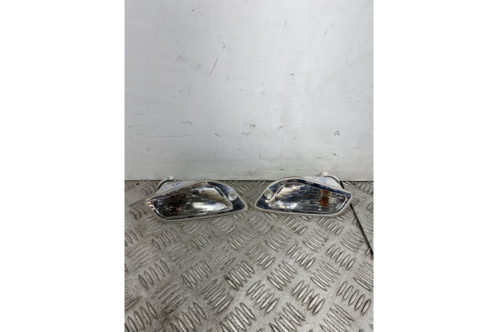 Coppia Frecce Anteriori Piaggio Vespa LX 125 / 150 Dal 2012 al 2013  1742469798492