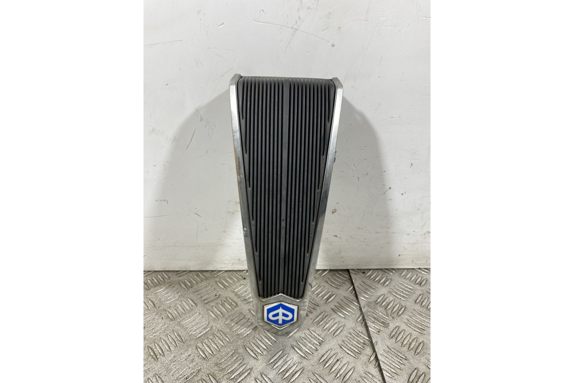 Carena Scudetto Anteriore Piaggio Liberty 50 4t dal 2004 al 2016  1742544942895